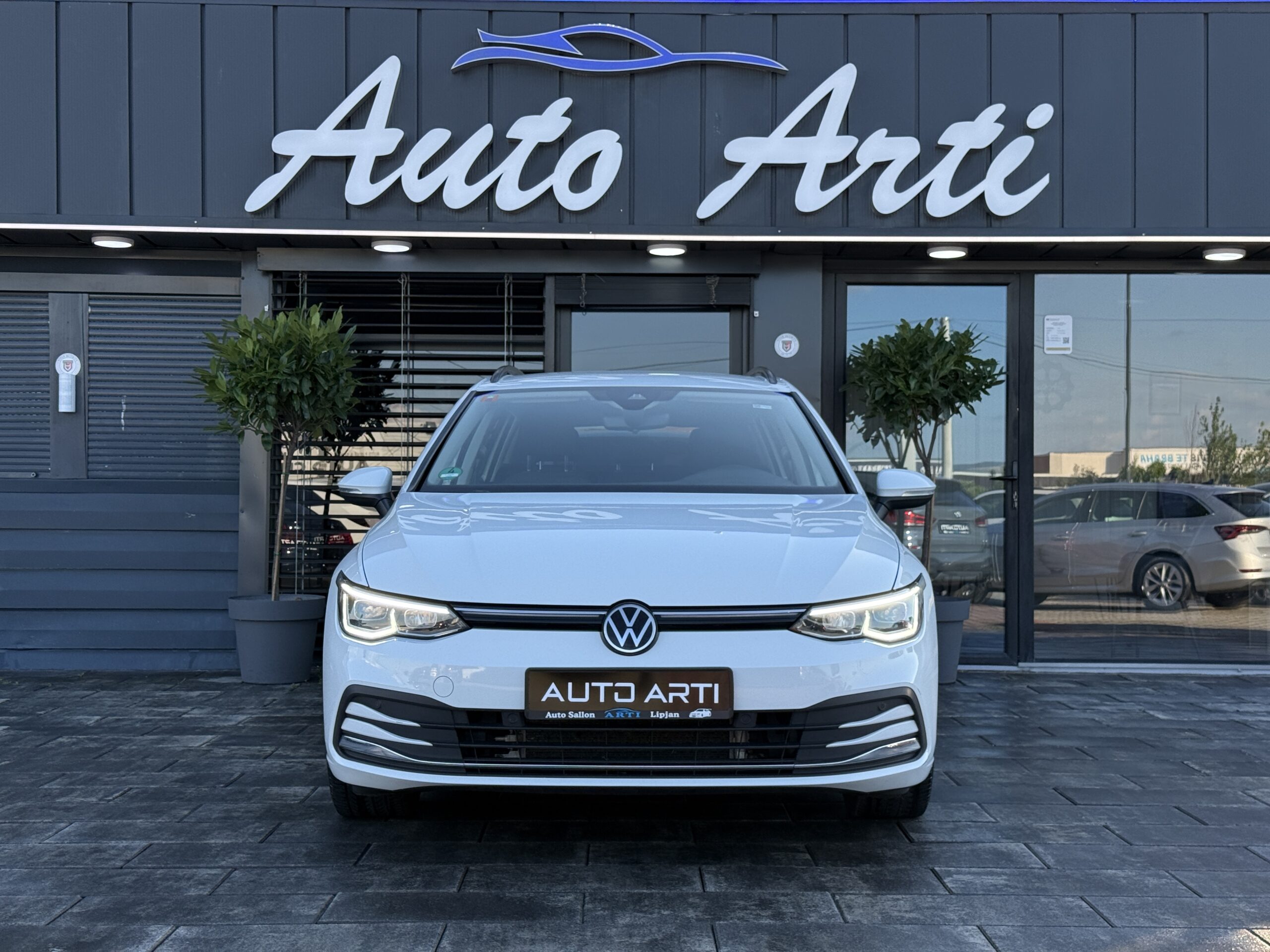 
								VW Golf 8 2.0tdi full									