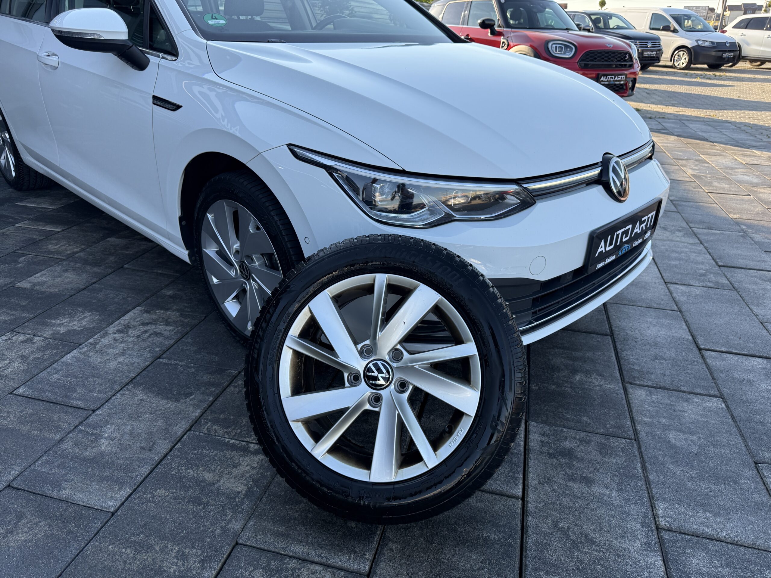 
								VW Golf 8 2.0tdi full									