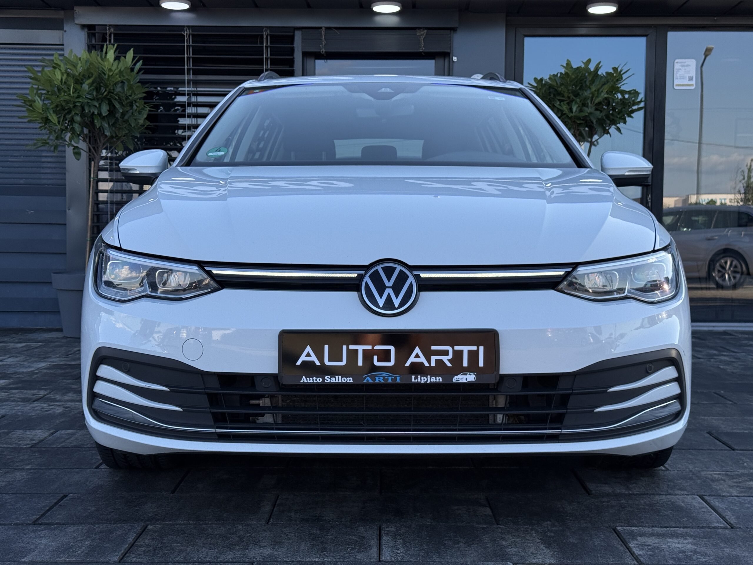 
								VW Golf 8 2.0tdi full									