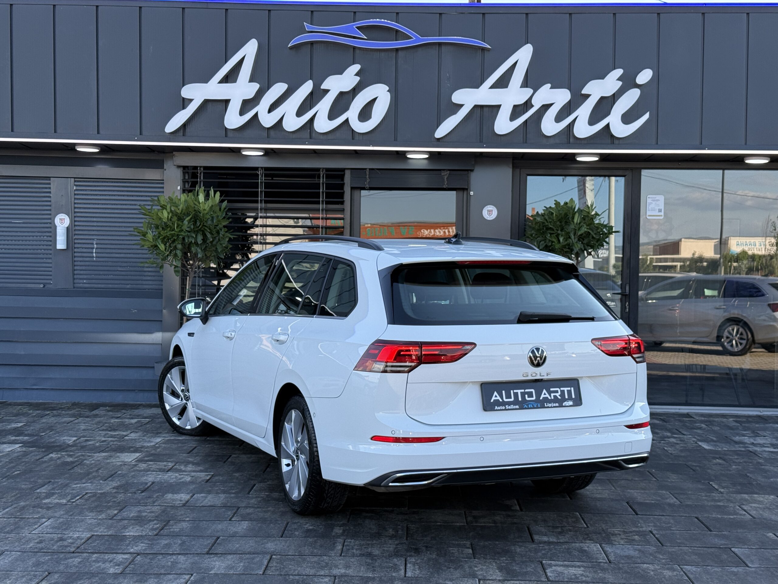 
								VW Golf 8 2.0tdi full									