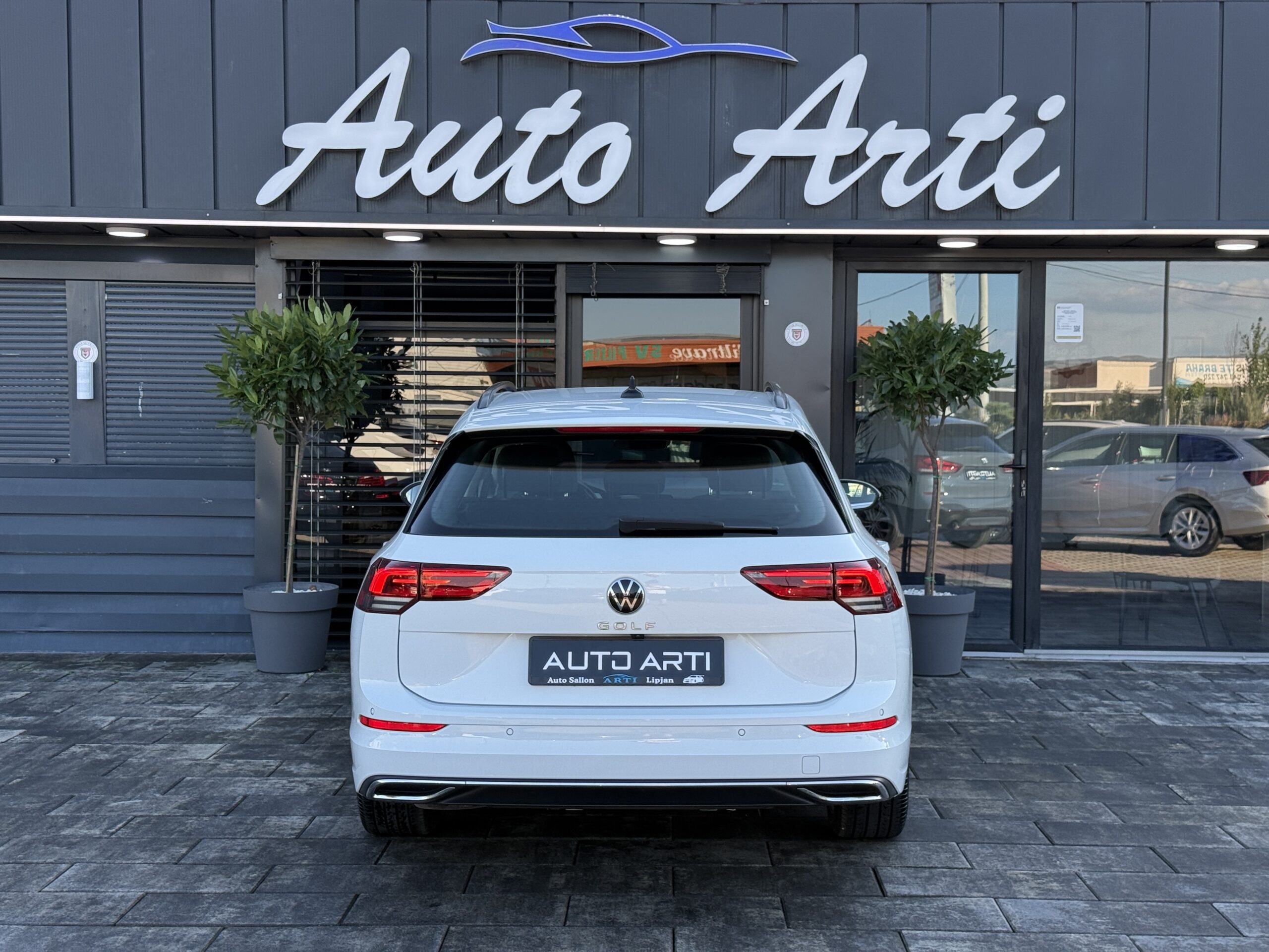
								VW Golf 8 2.0tdi full									