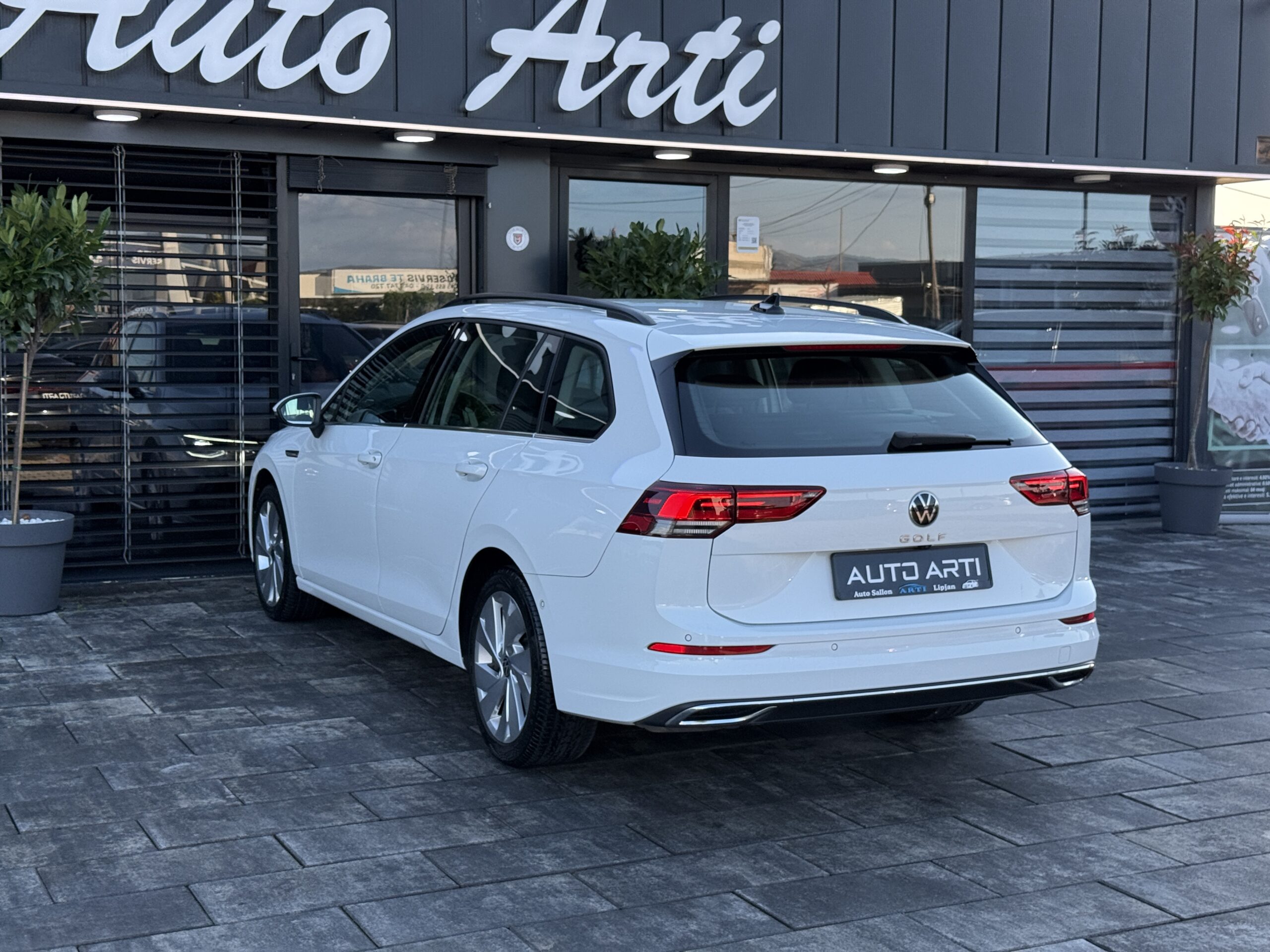 
								VW Golf 8 2.0tdi full									