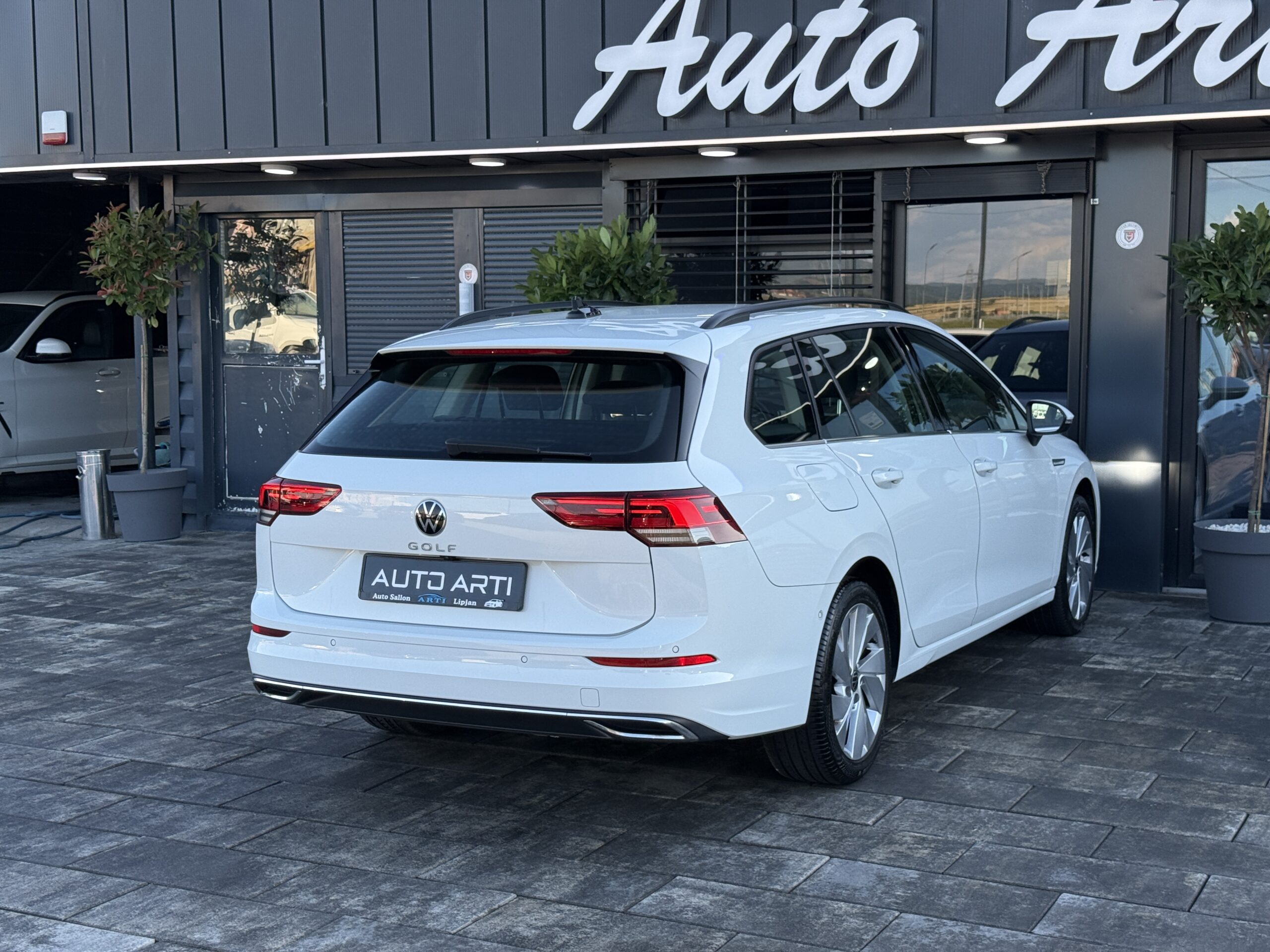 
								VW Golf 8 2.0tdi full									