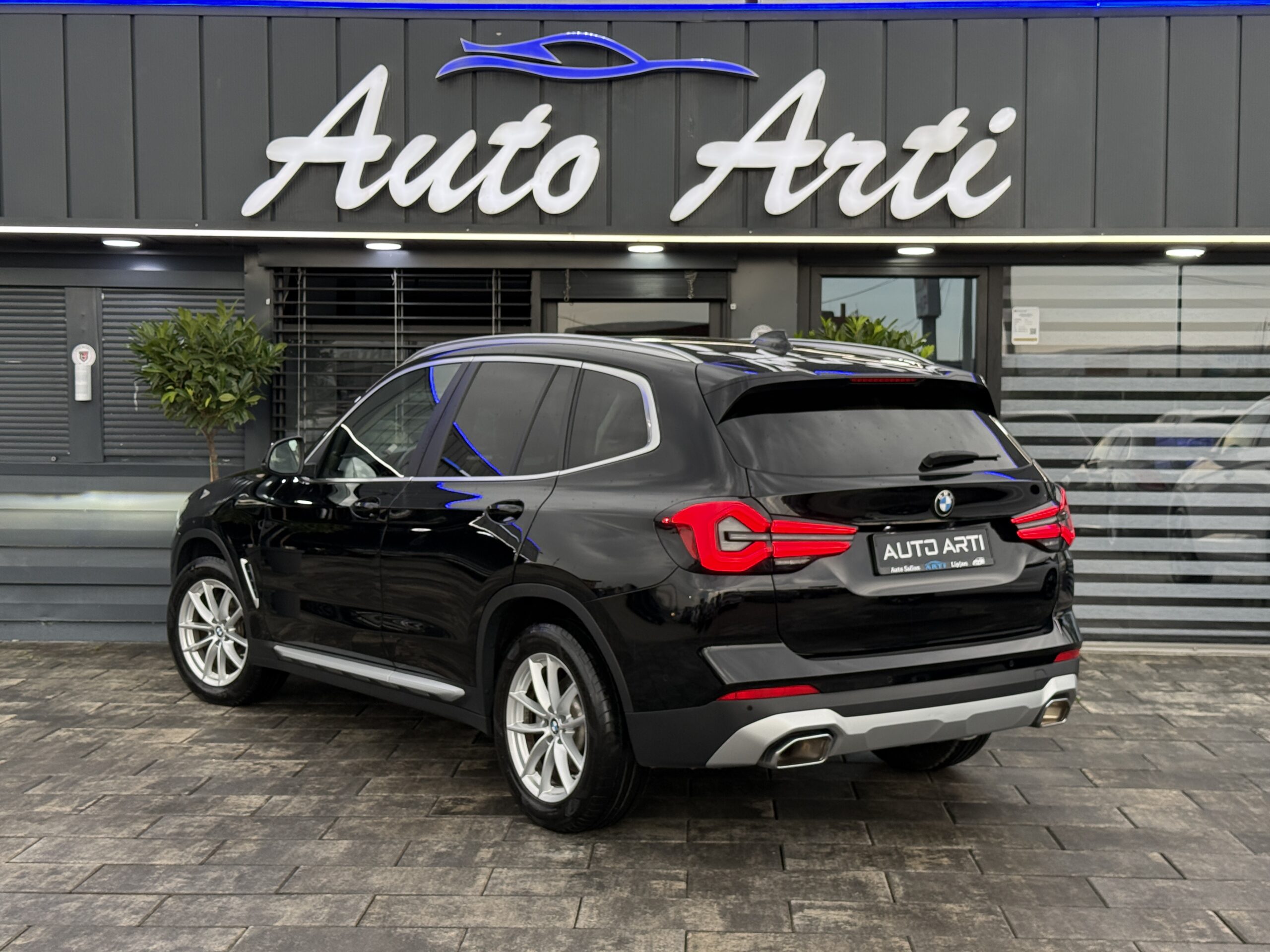 
								BMW X3 20d X-Drive full									