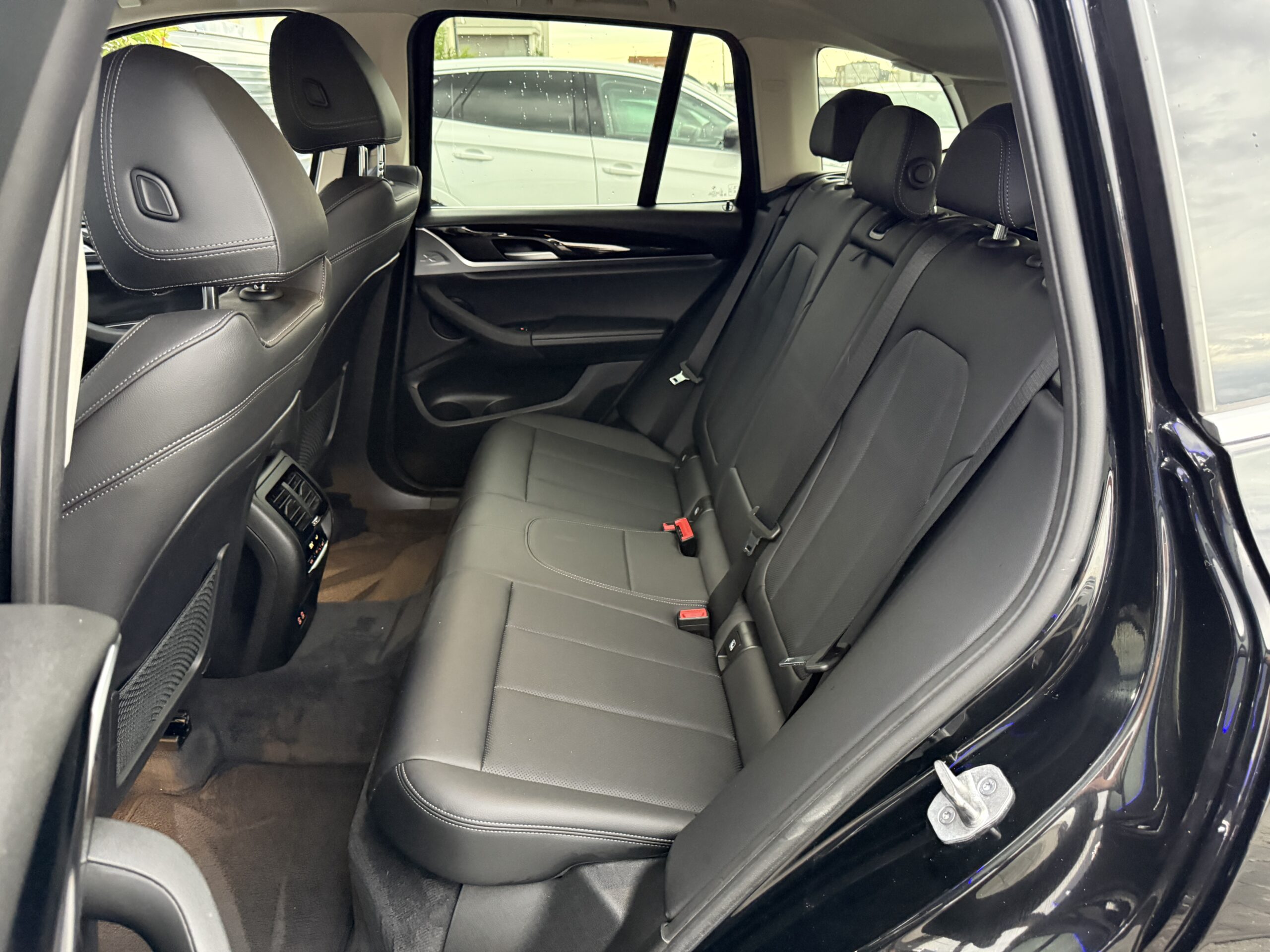 
								BMW X3 20d X-Drive full									