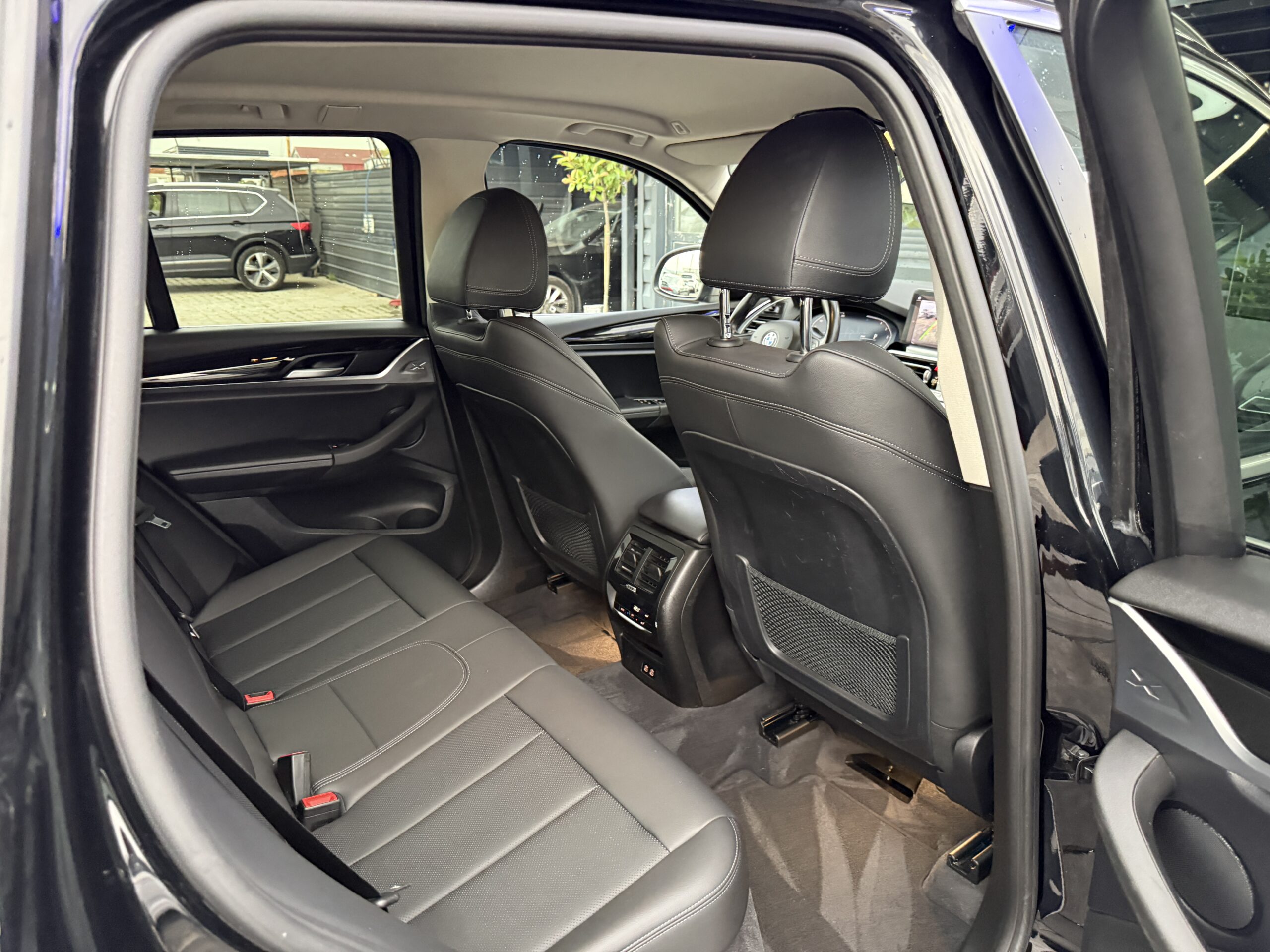 
								BMW X3 20d X-Drive full									