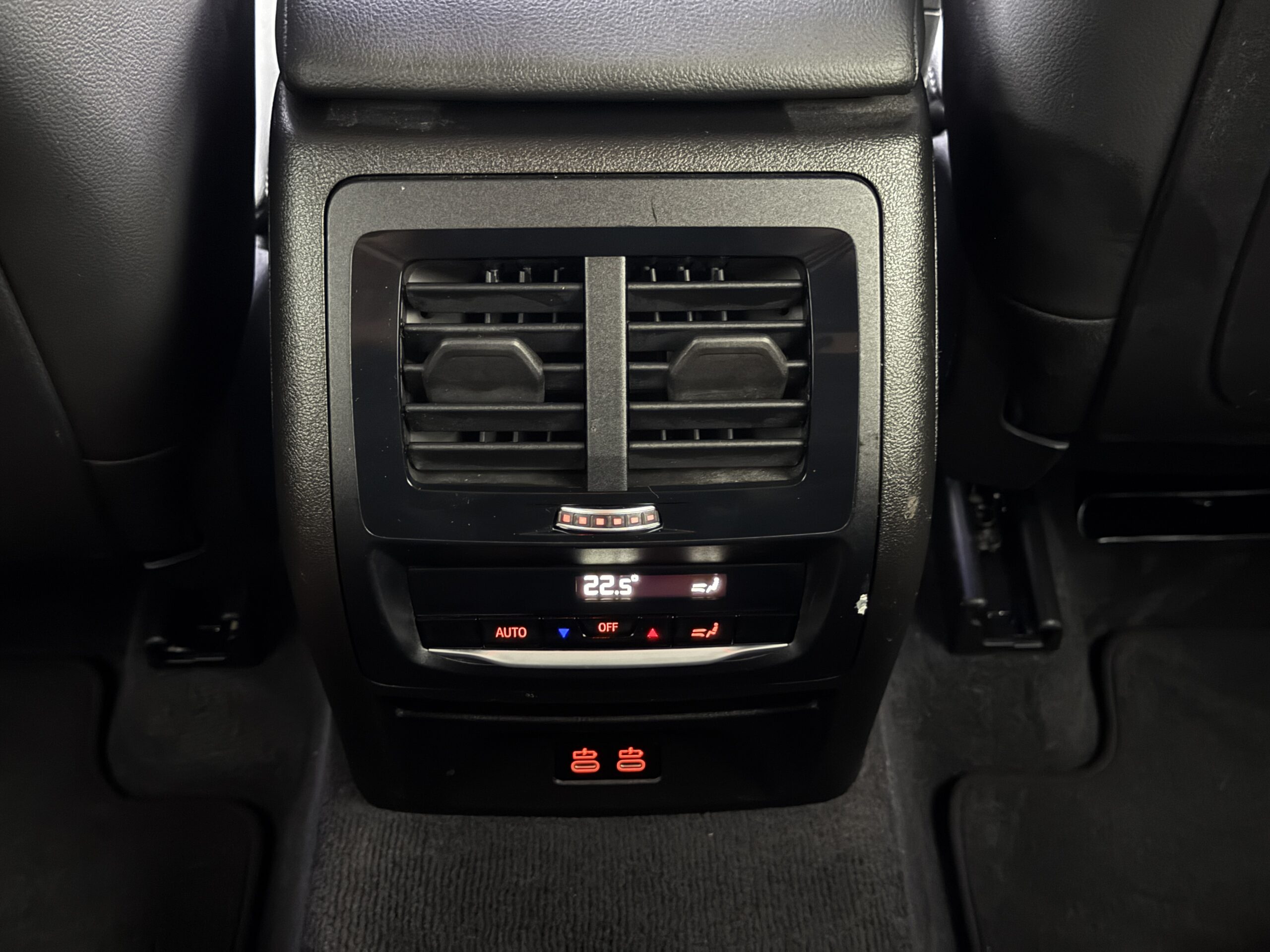 
								BMW X3 20d X-Drive full									