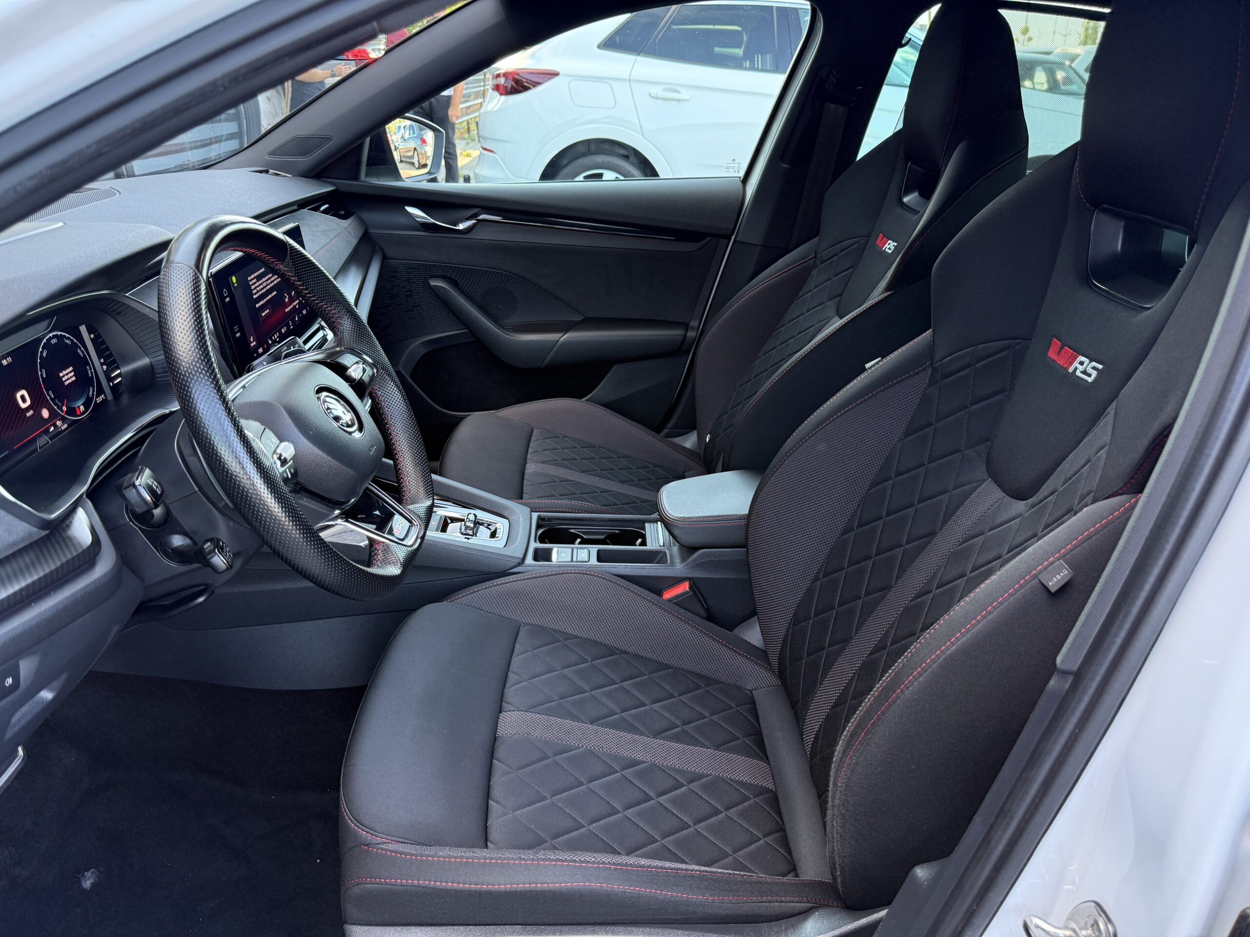 
								Skoda Octavia RS 2023 full									
