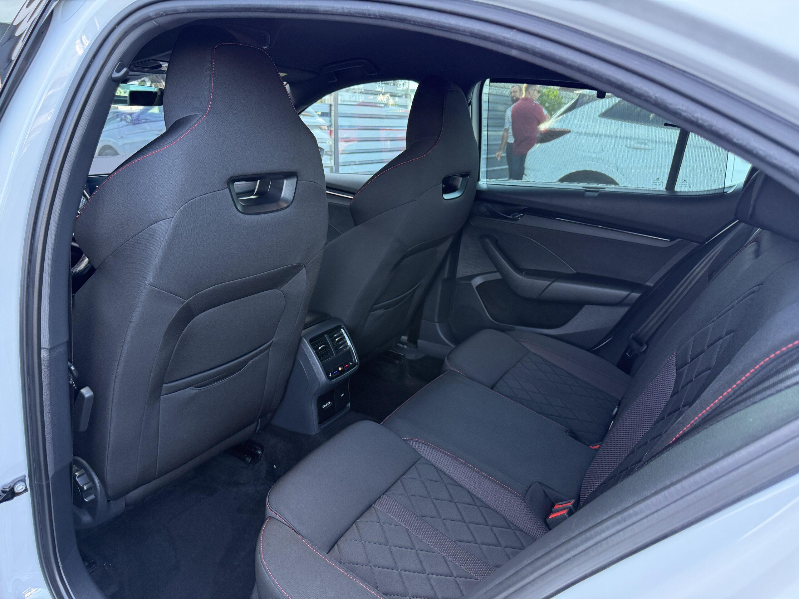 
								Skoda Octavia RS 2023 full									