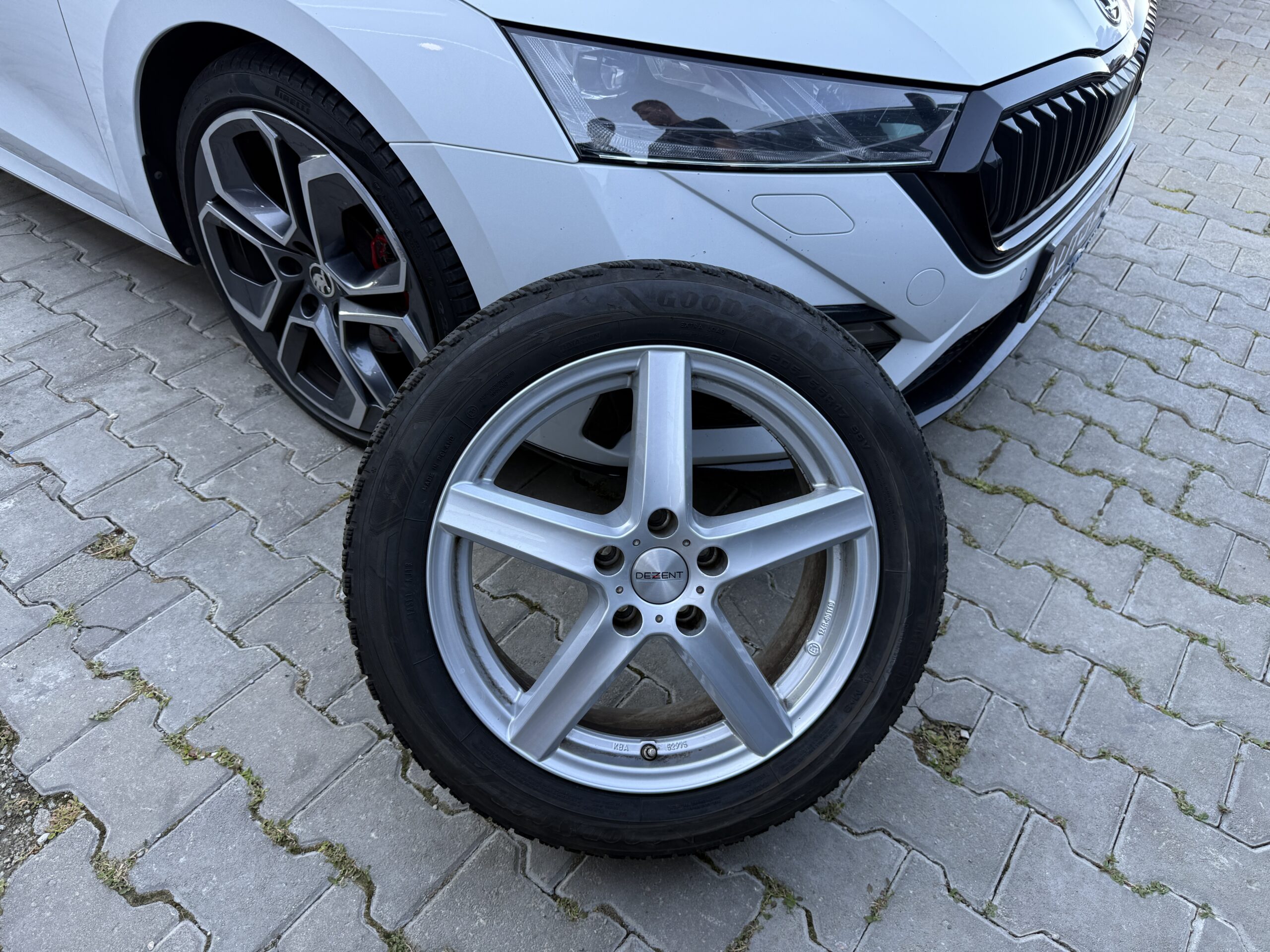 
								Skoda Octavia RS 2023 full									