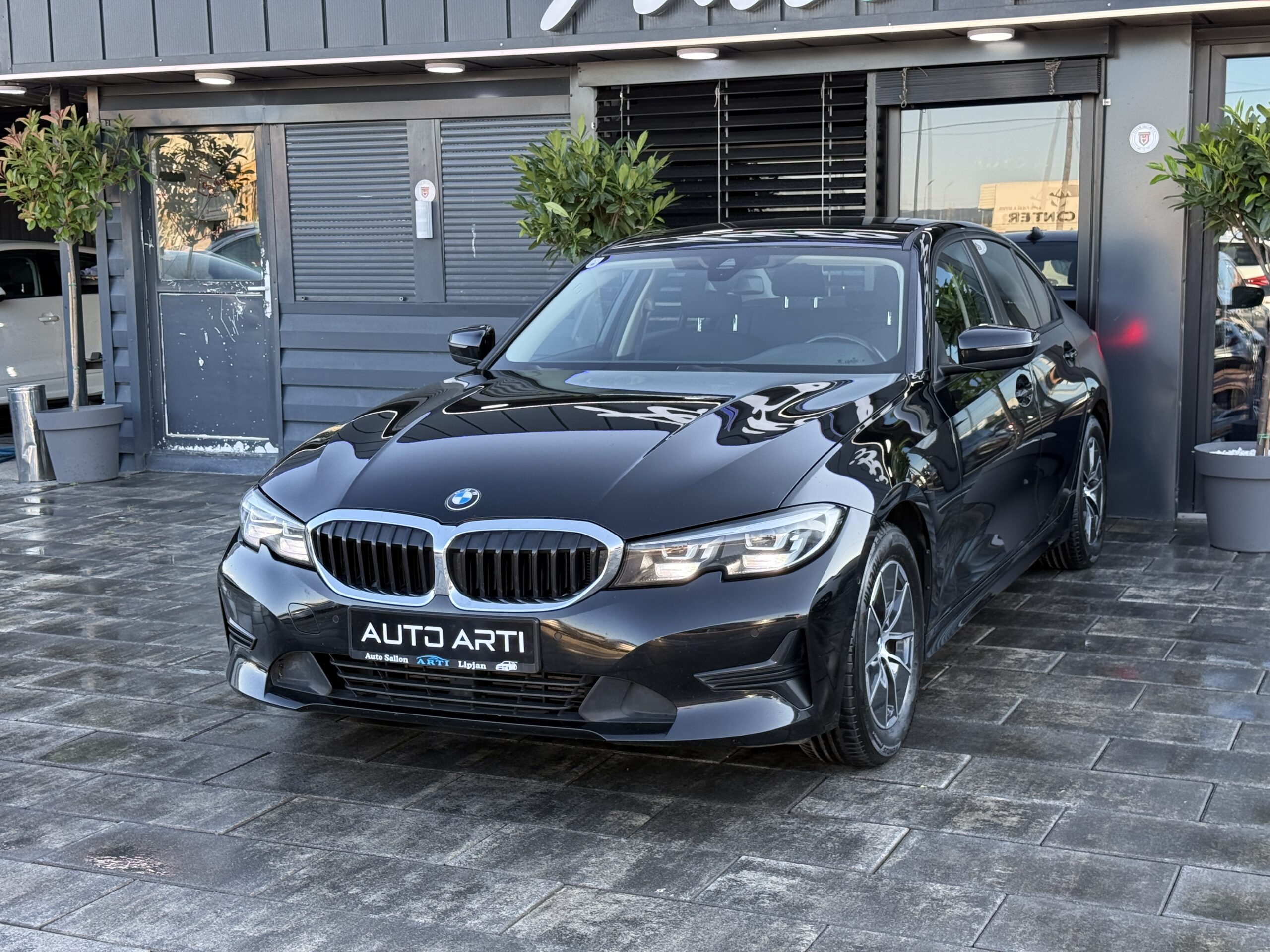 
								BMW 318d 2022 full									