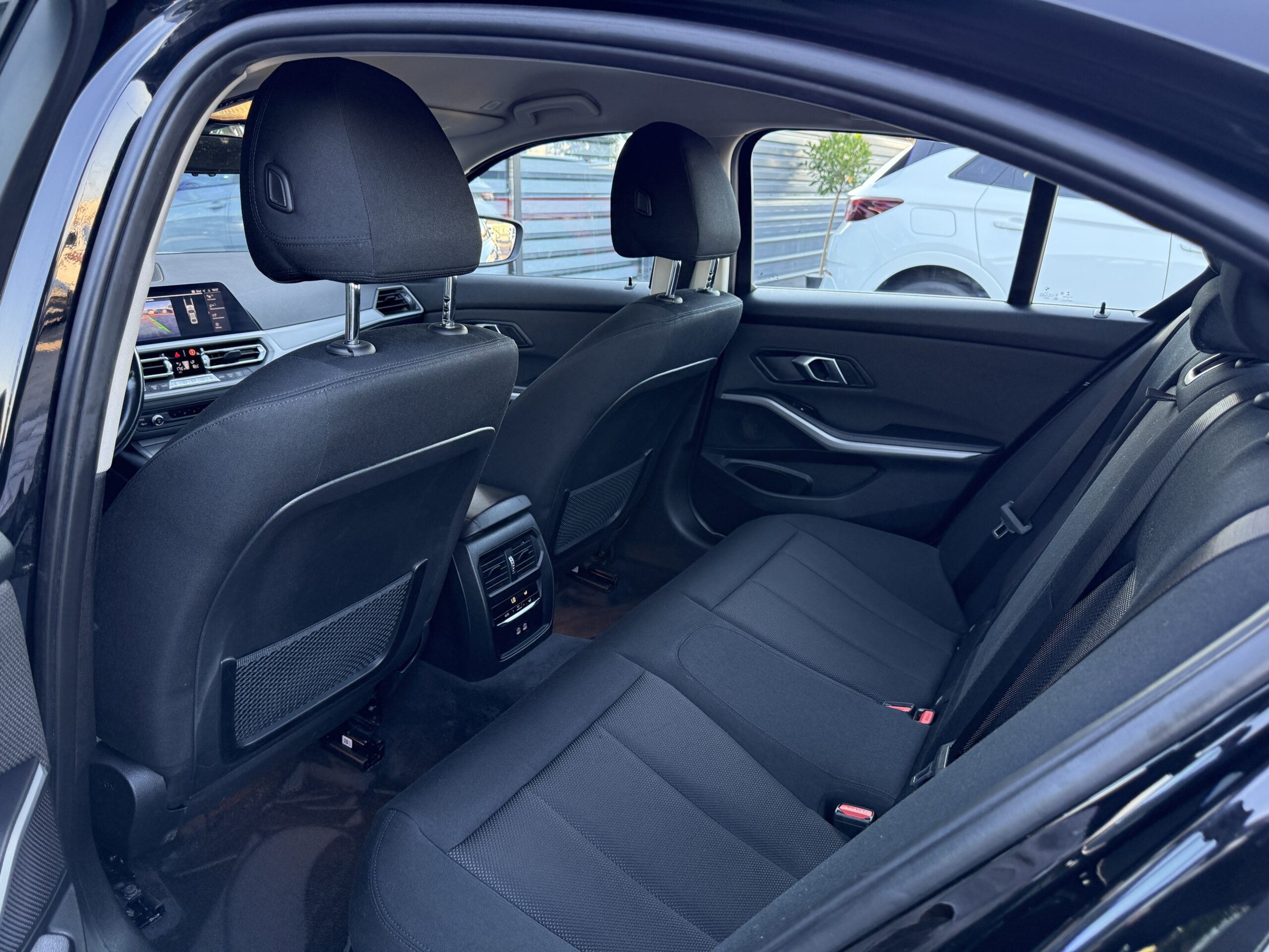 
								BMW 318d 2022 full									