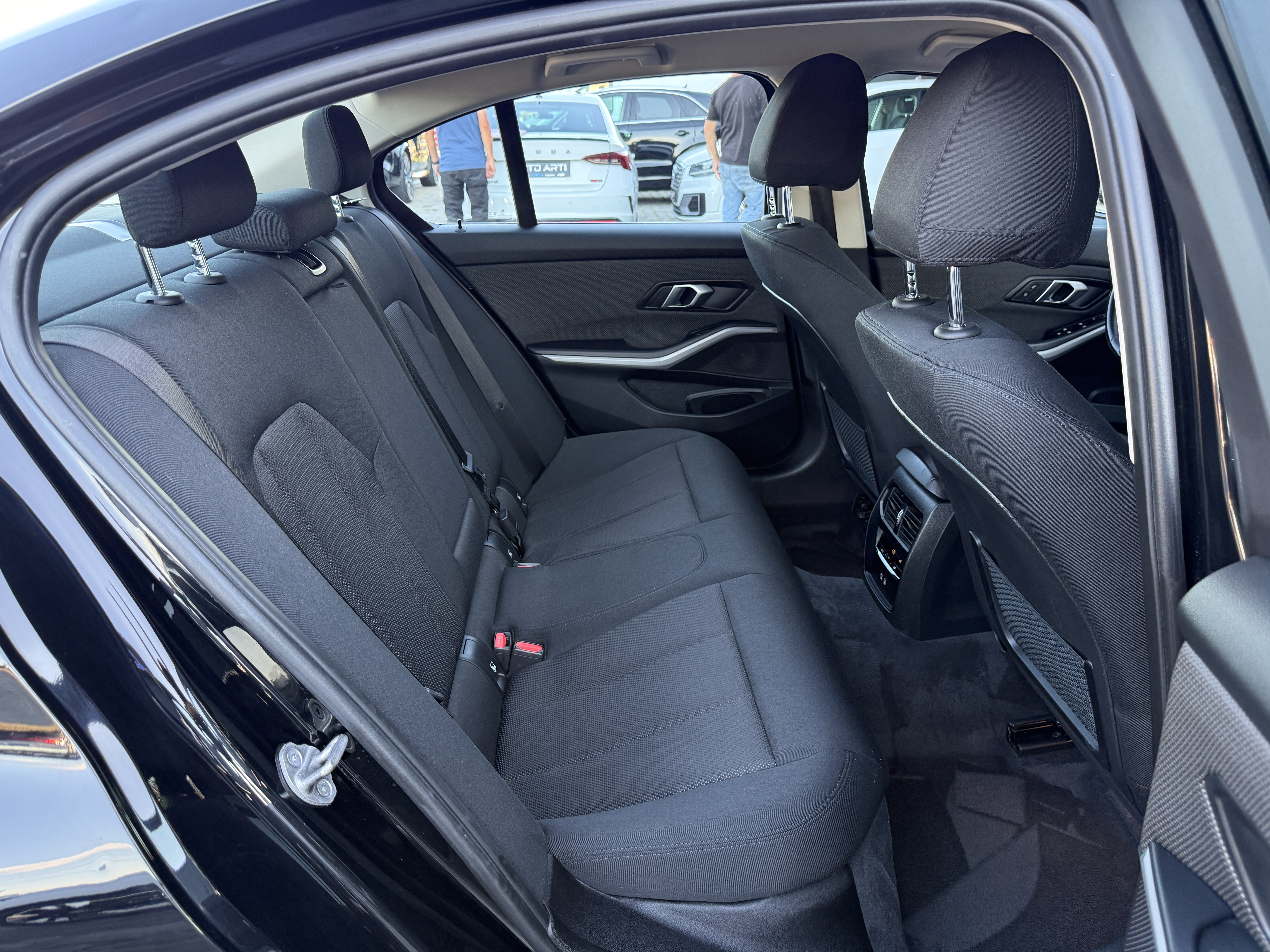 
								BMW 318d 2022 full									