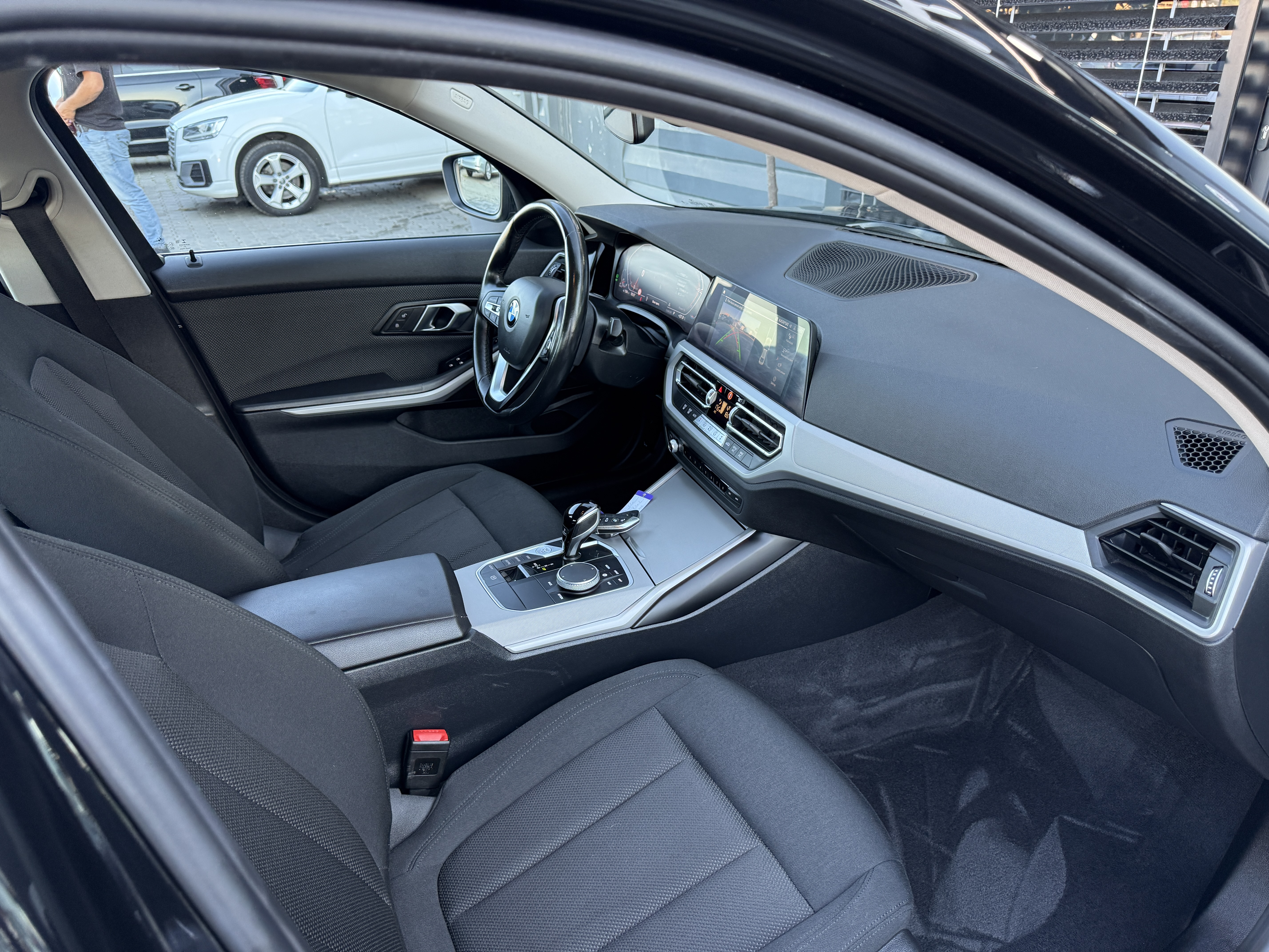 
								BMW 318d 2022 full									