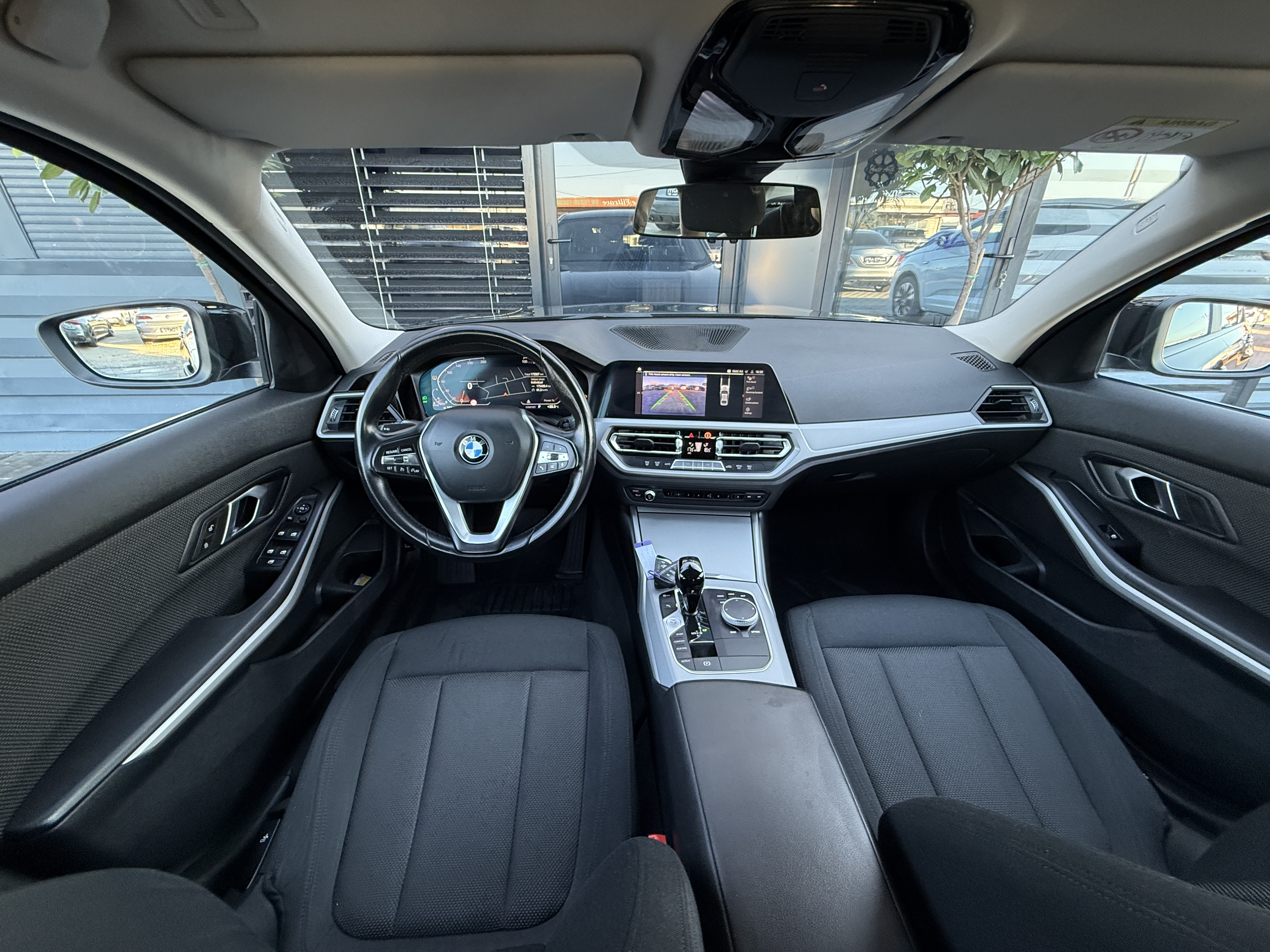 
								BMW 318d 2022 full									