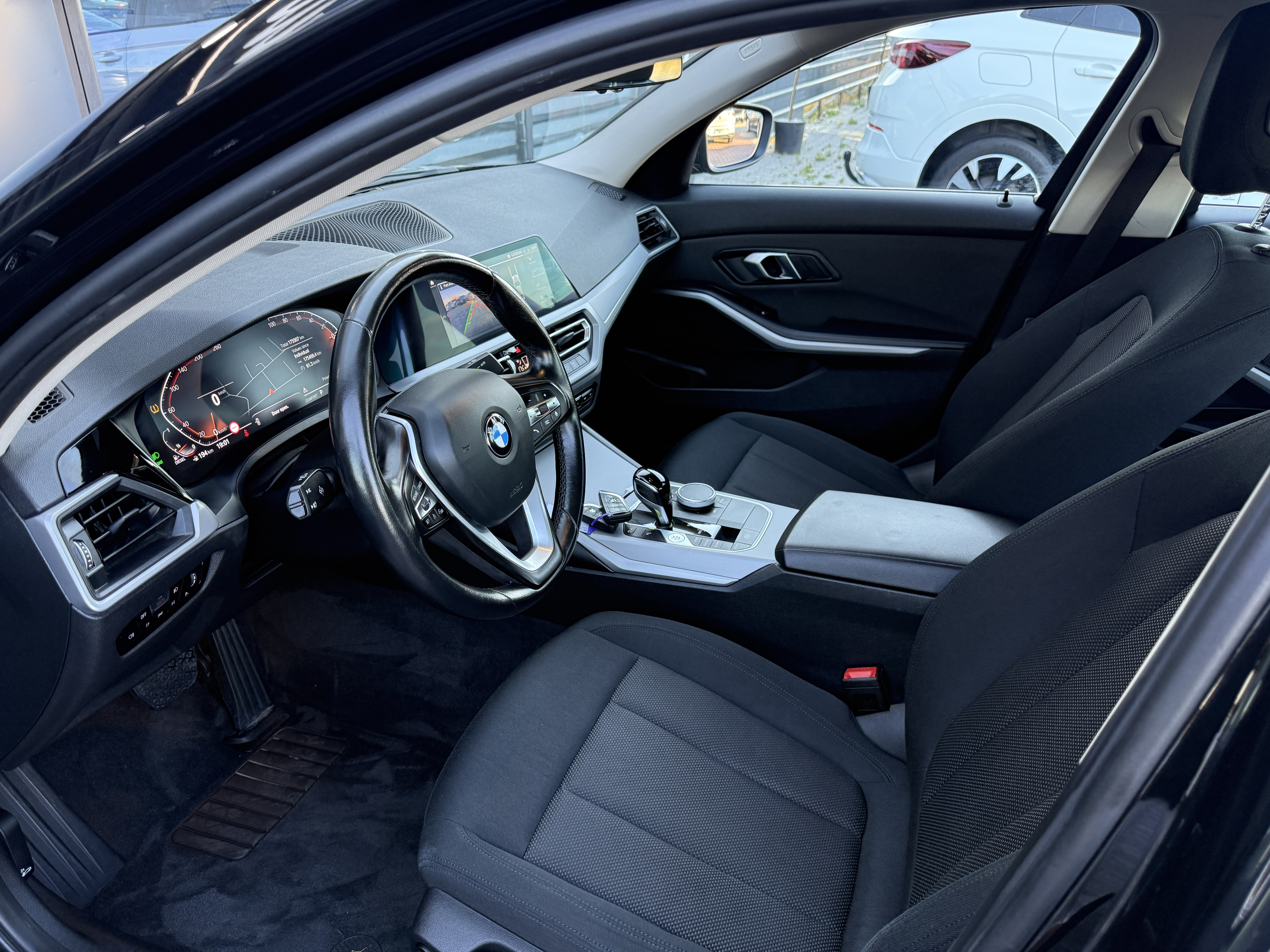 
								BMW 318d 2022 full									