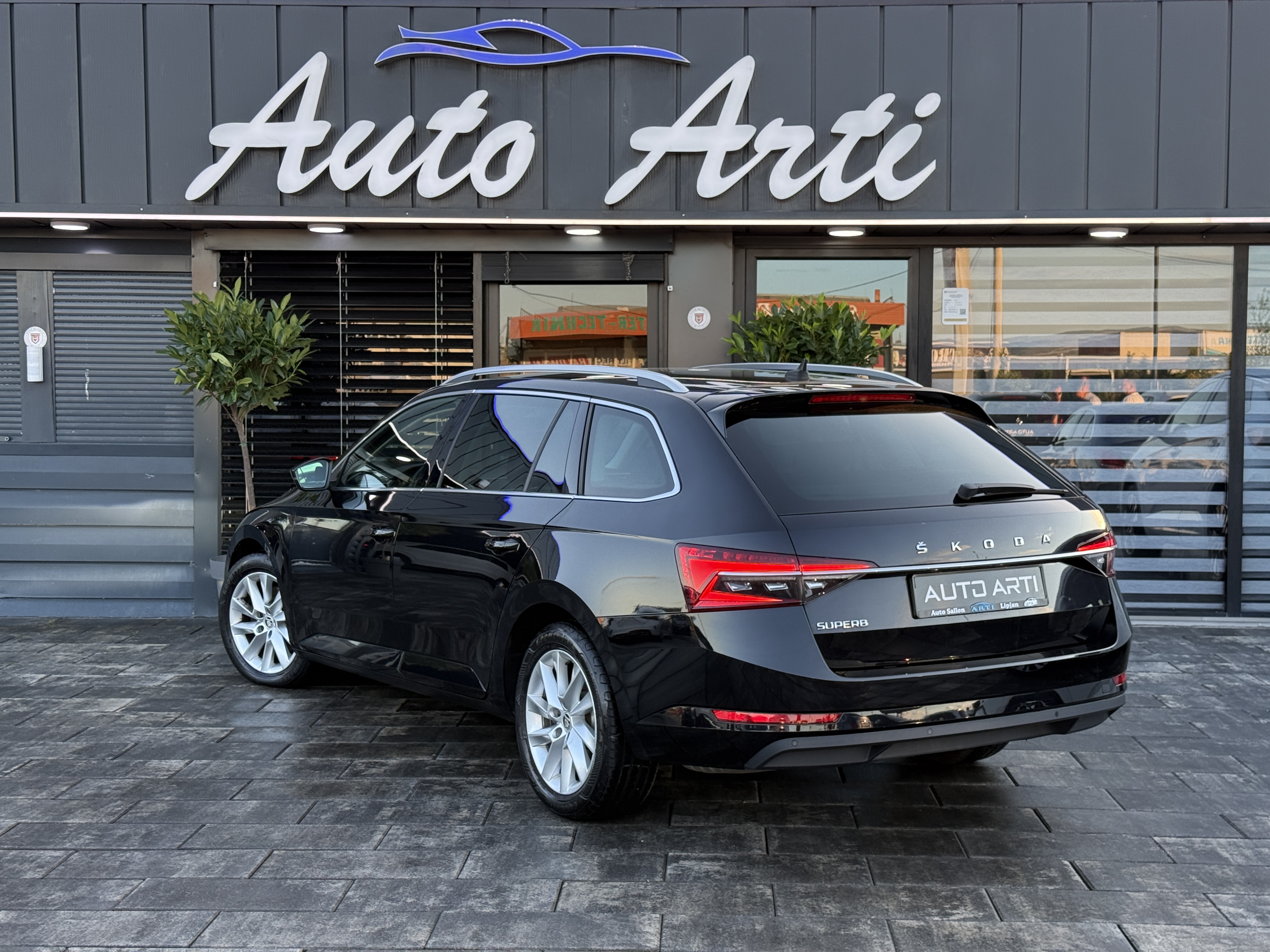
								Skoda SuperB full									