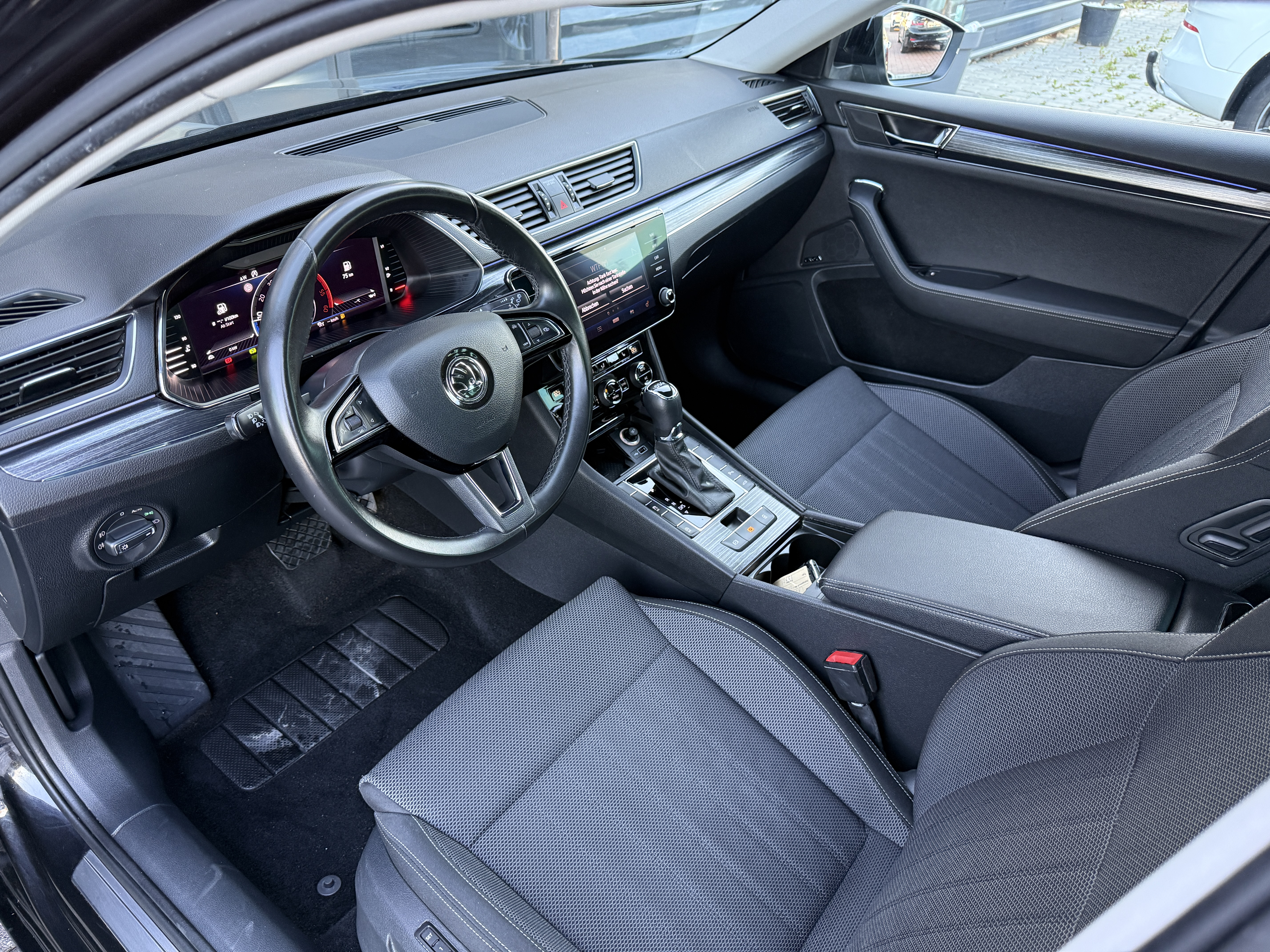 
								Skoda SuperB full									