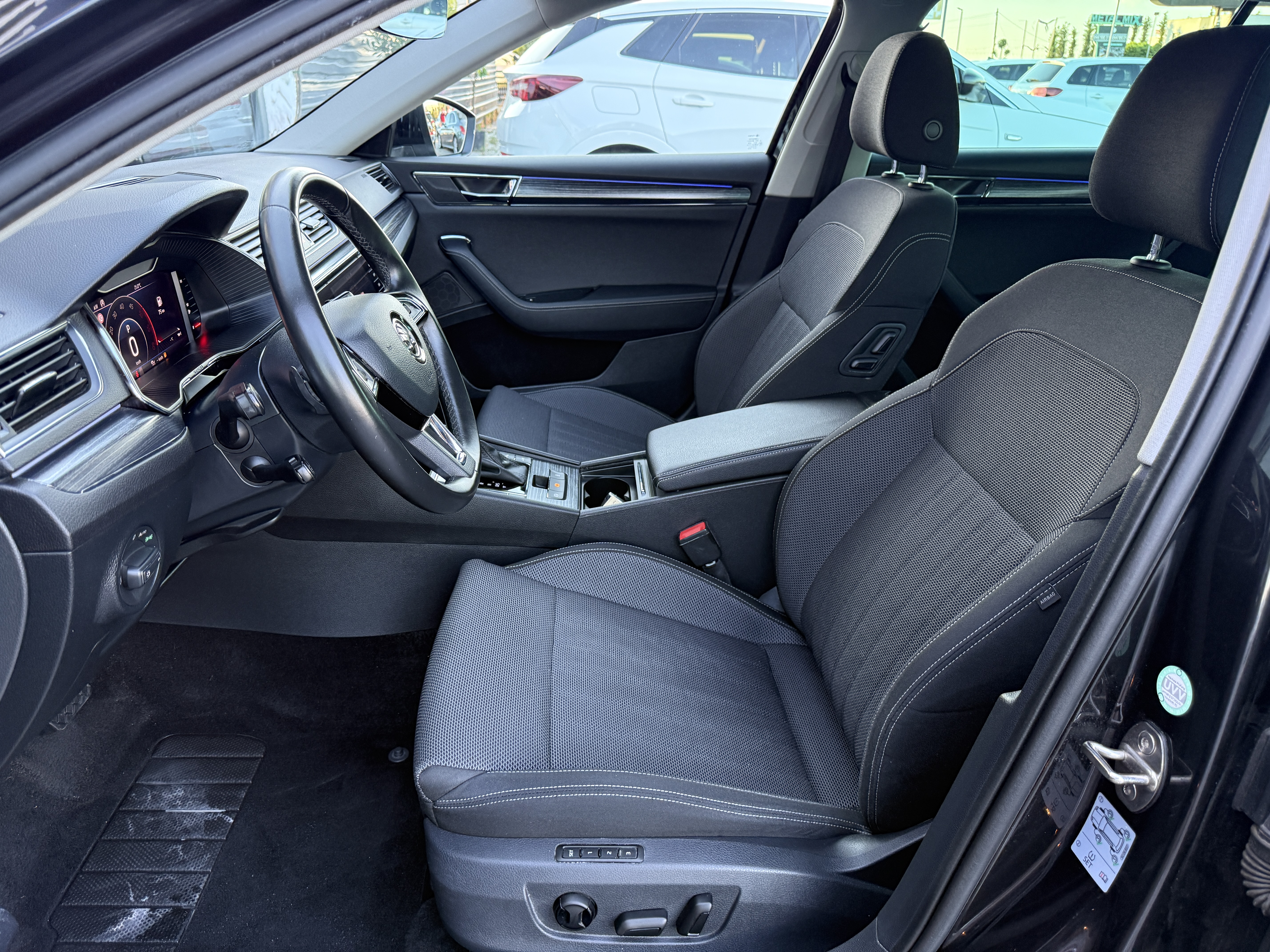 
								Skoda SuperB full									