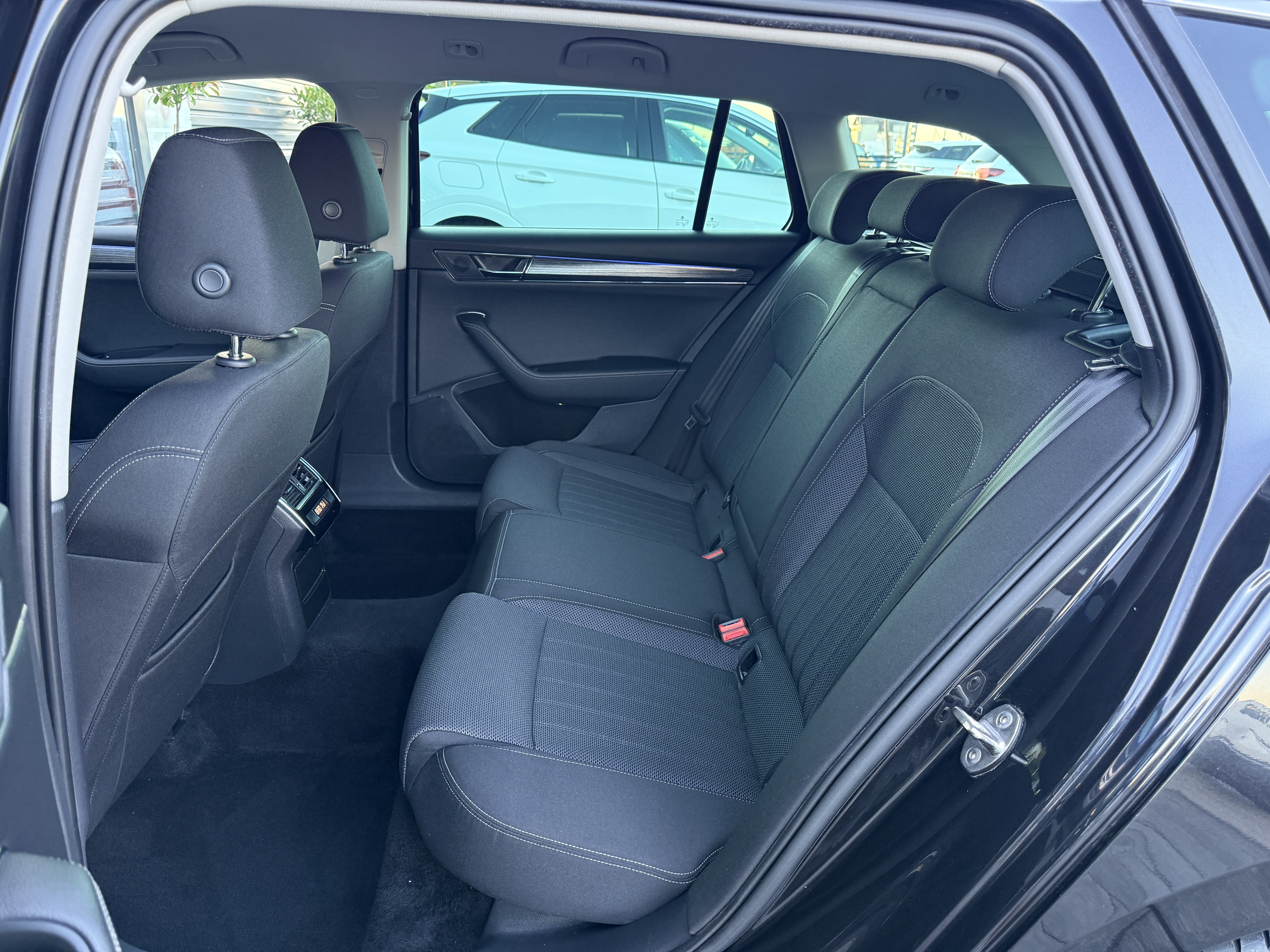 
								Skoda SuperB full									