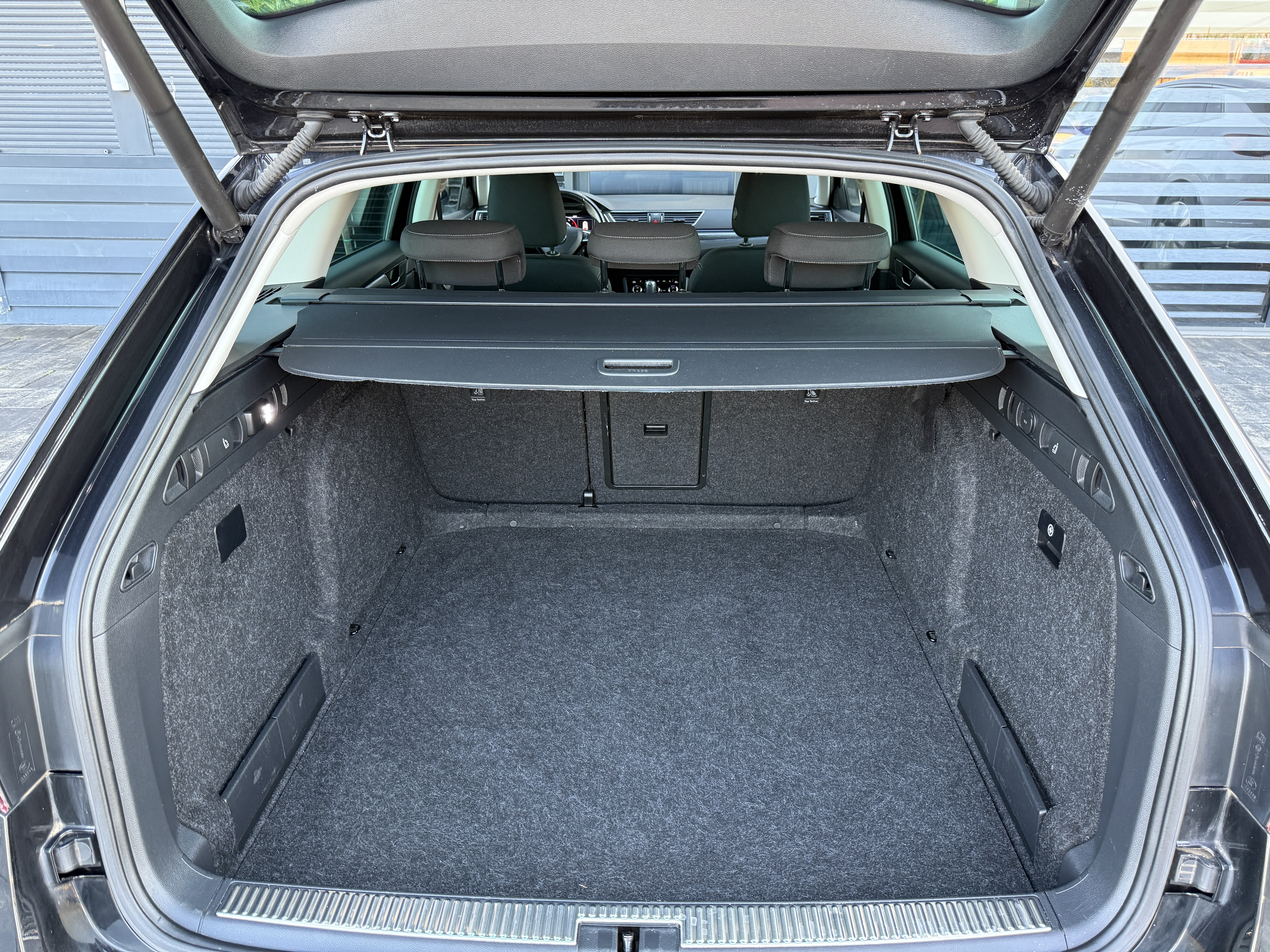 
								Skoda SuperB full									