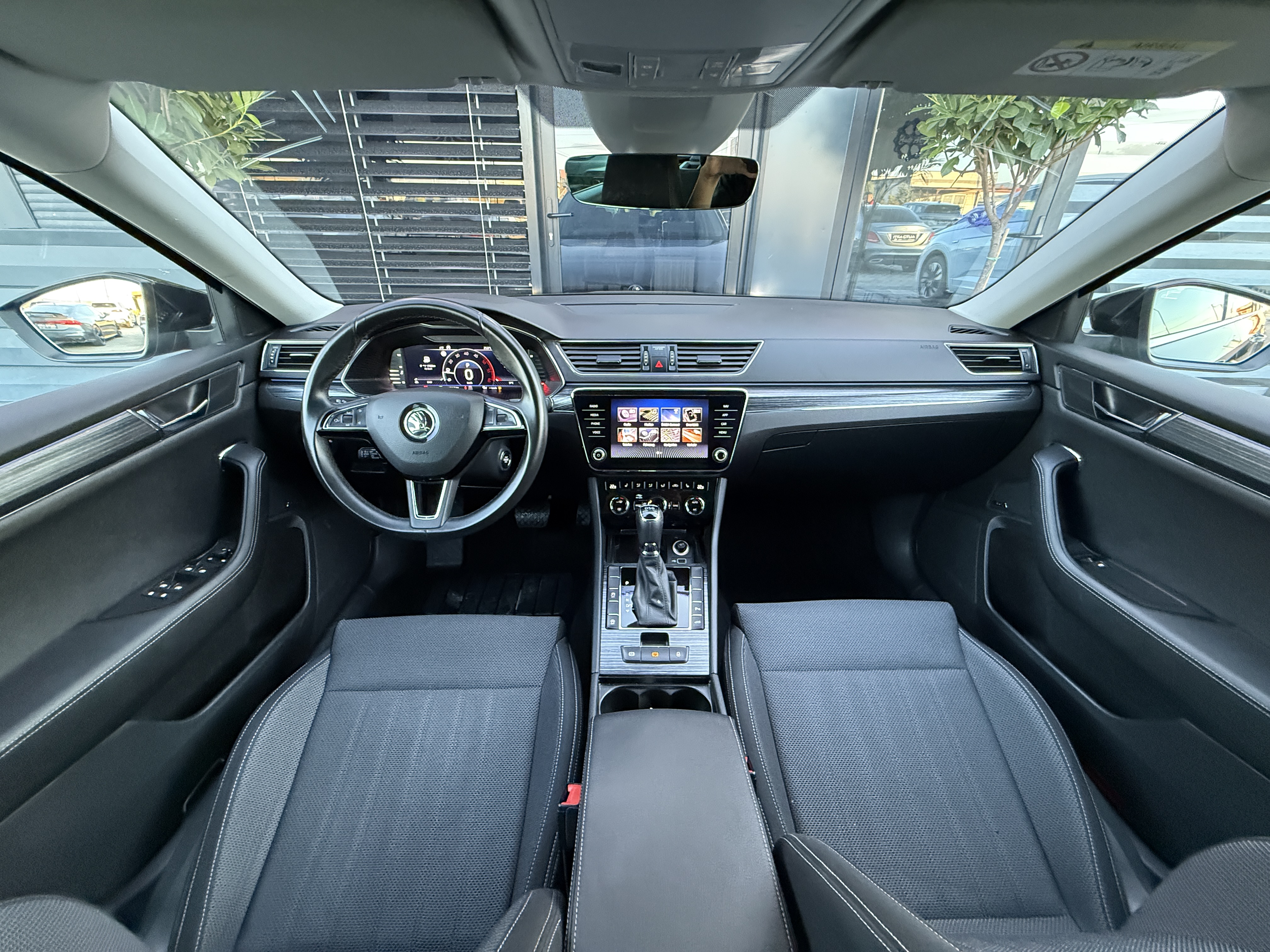 
								Skoda SuperB full									