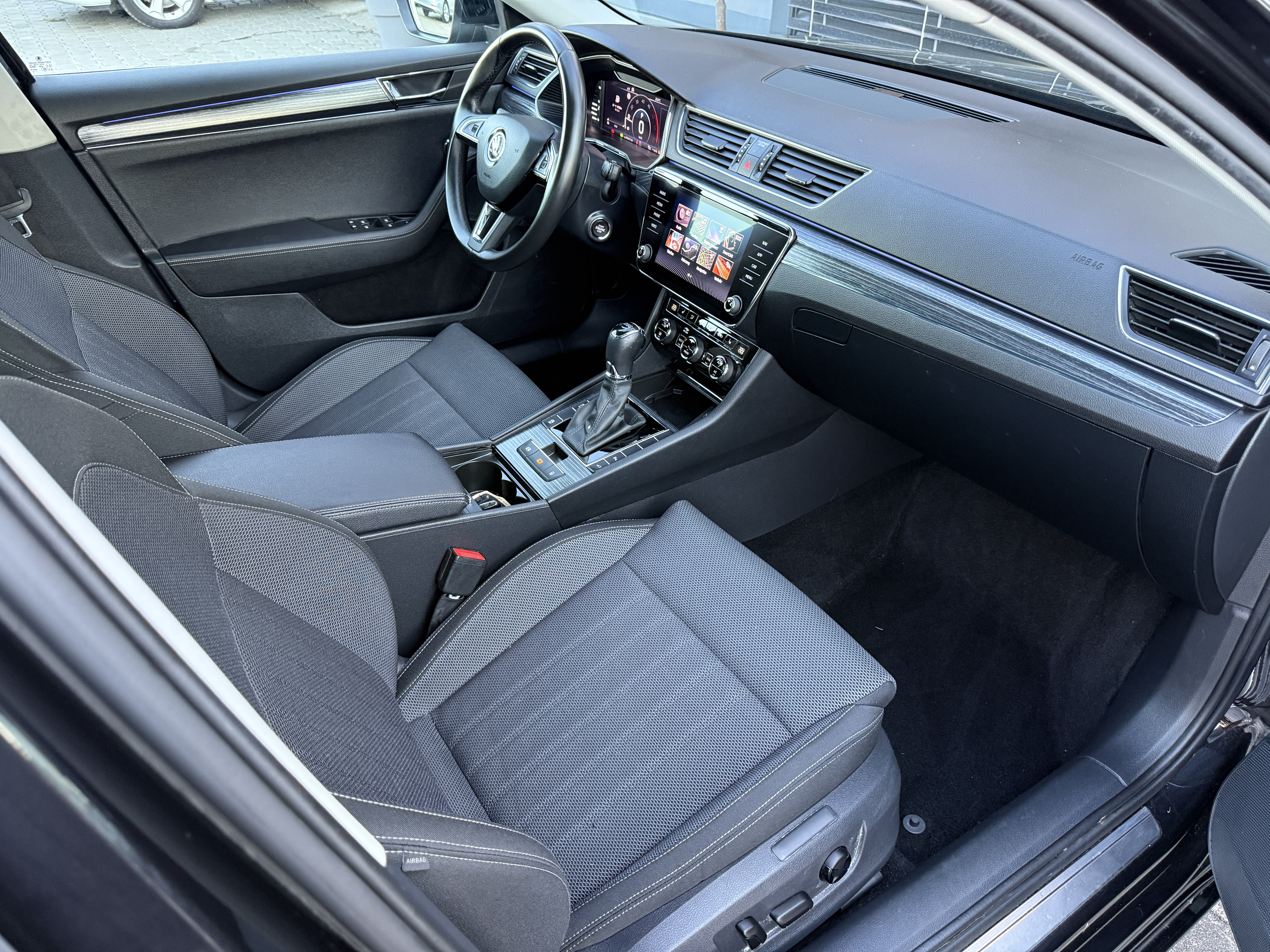 
								Skoda SuperB full									