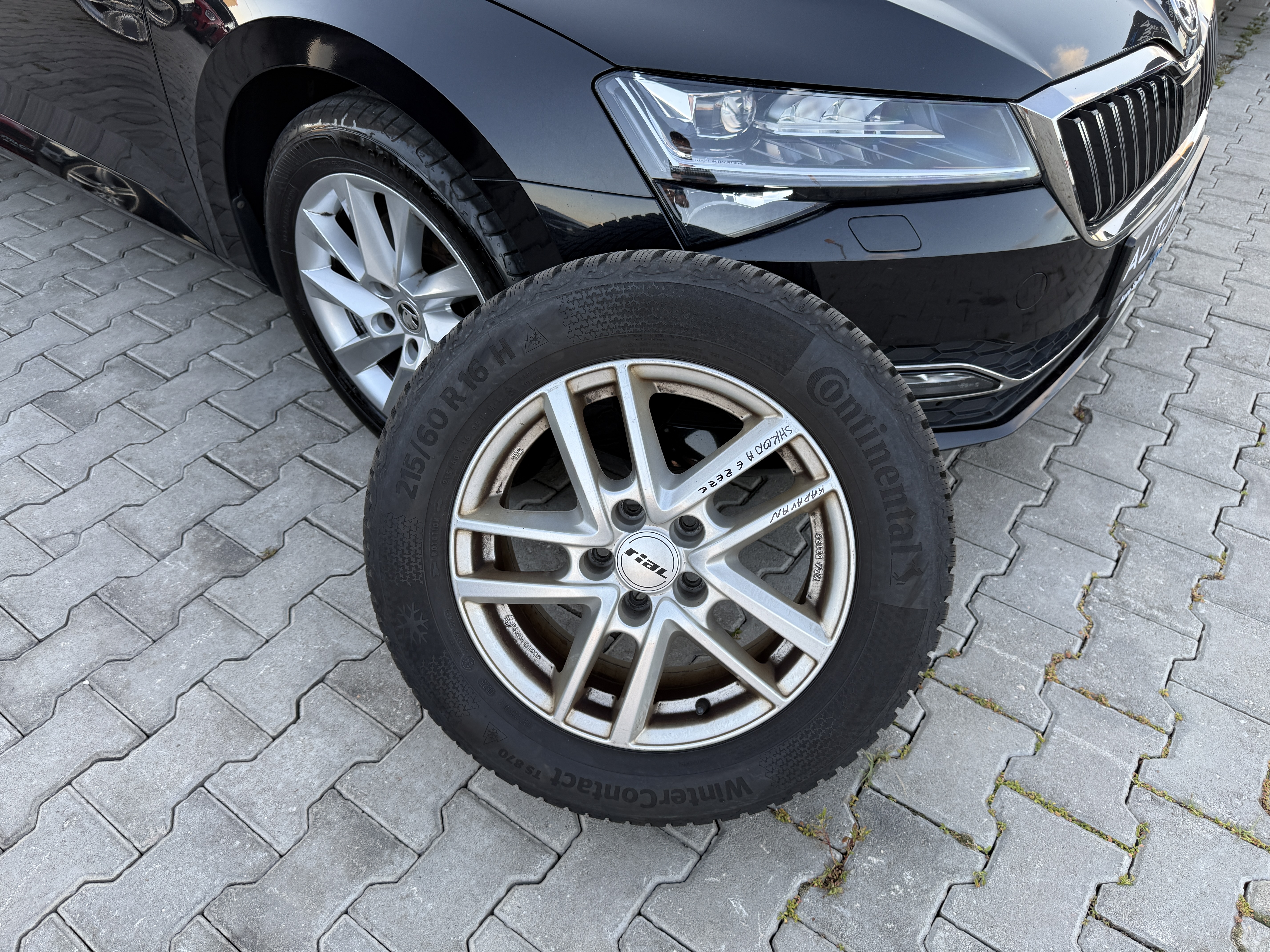 
								Skoda SuperB full									