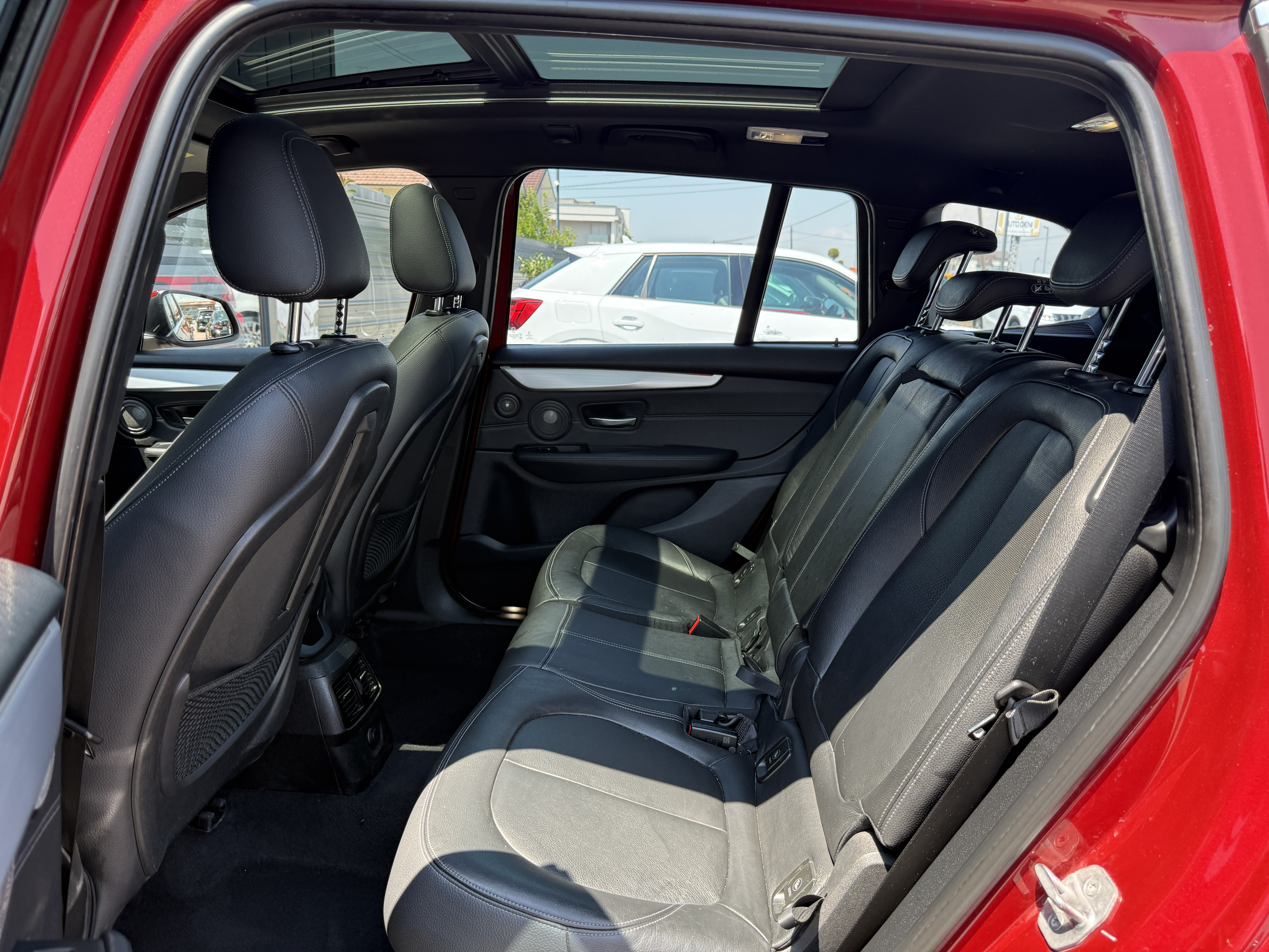 
								BMW 218d 𝟕 𝐔𝐥𝐬𝐞 full									