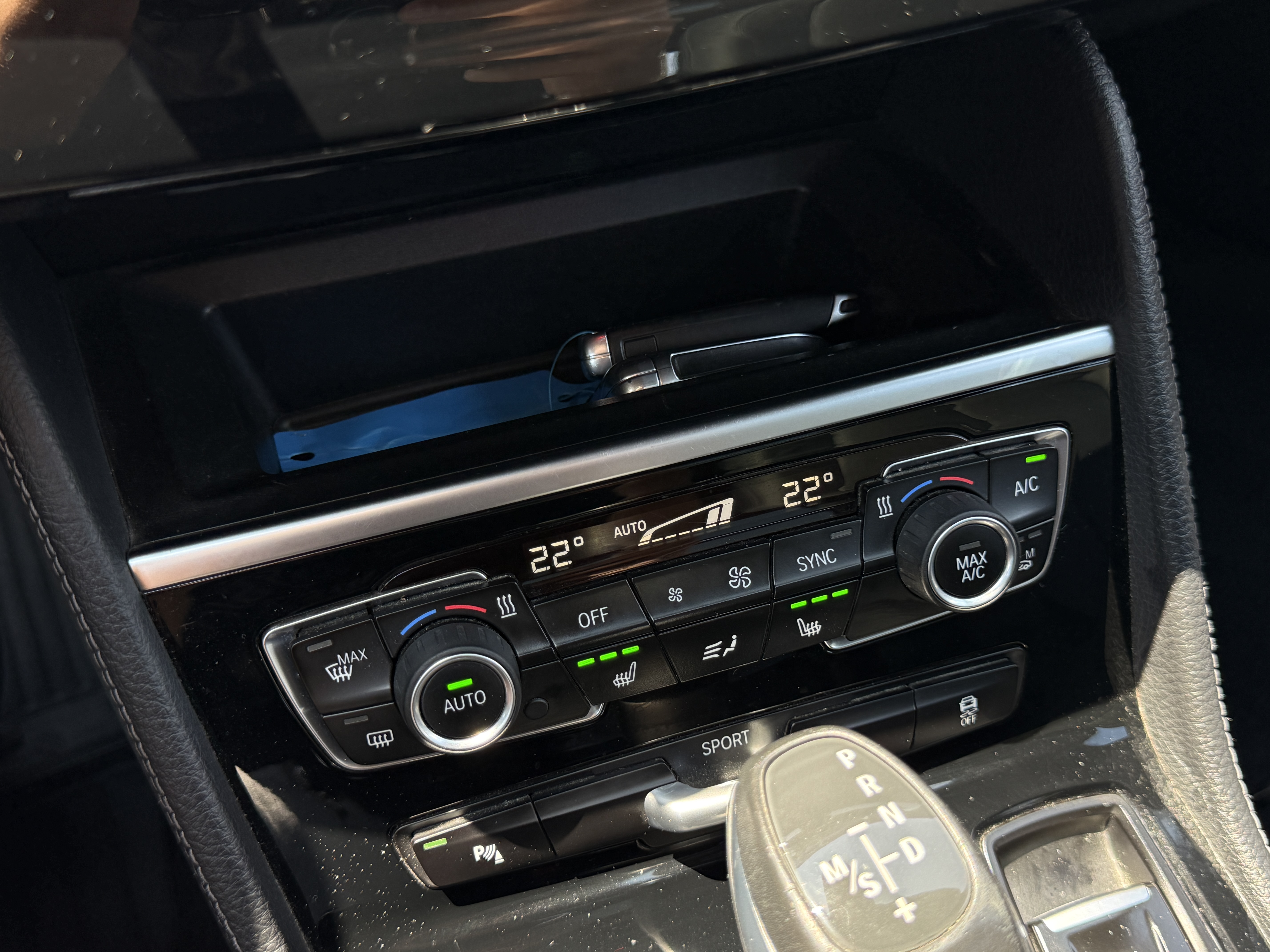 
								BMW 218d 𝟕 𝐔𝐥𝐬𝐞 full									