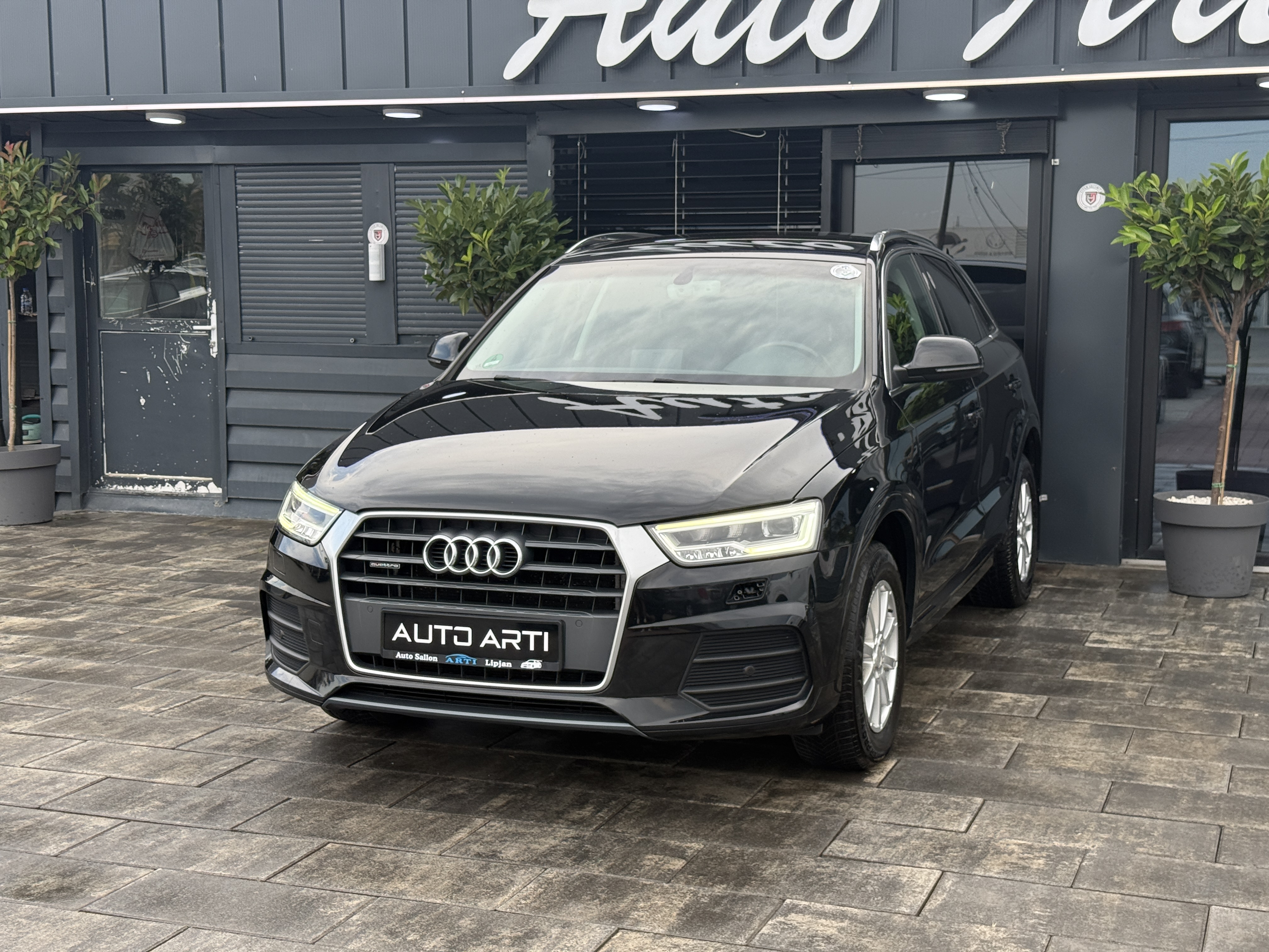 
								Audi Q3 2.0tdi full									