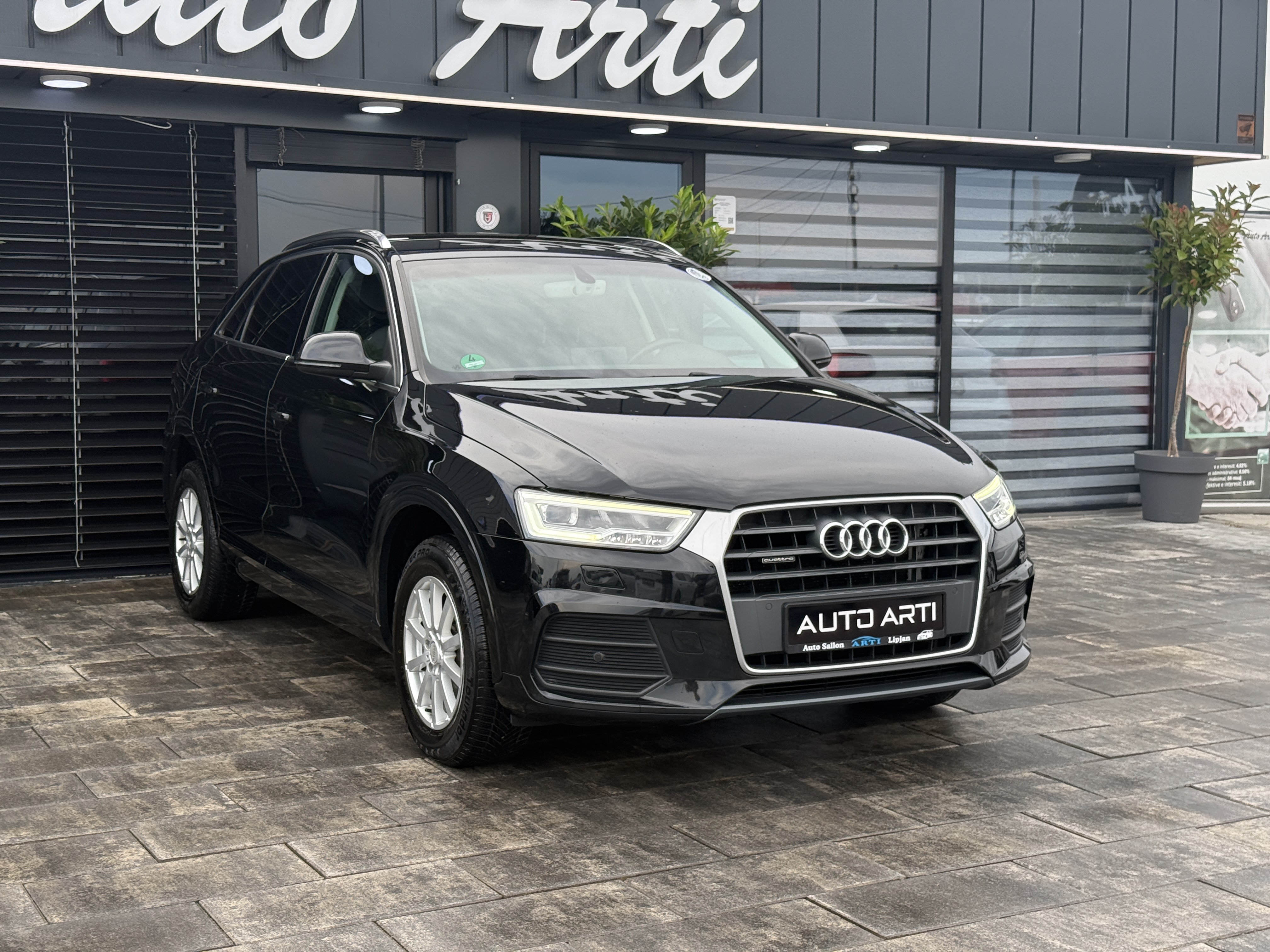 
								Audi Q3 2.0tdi full									