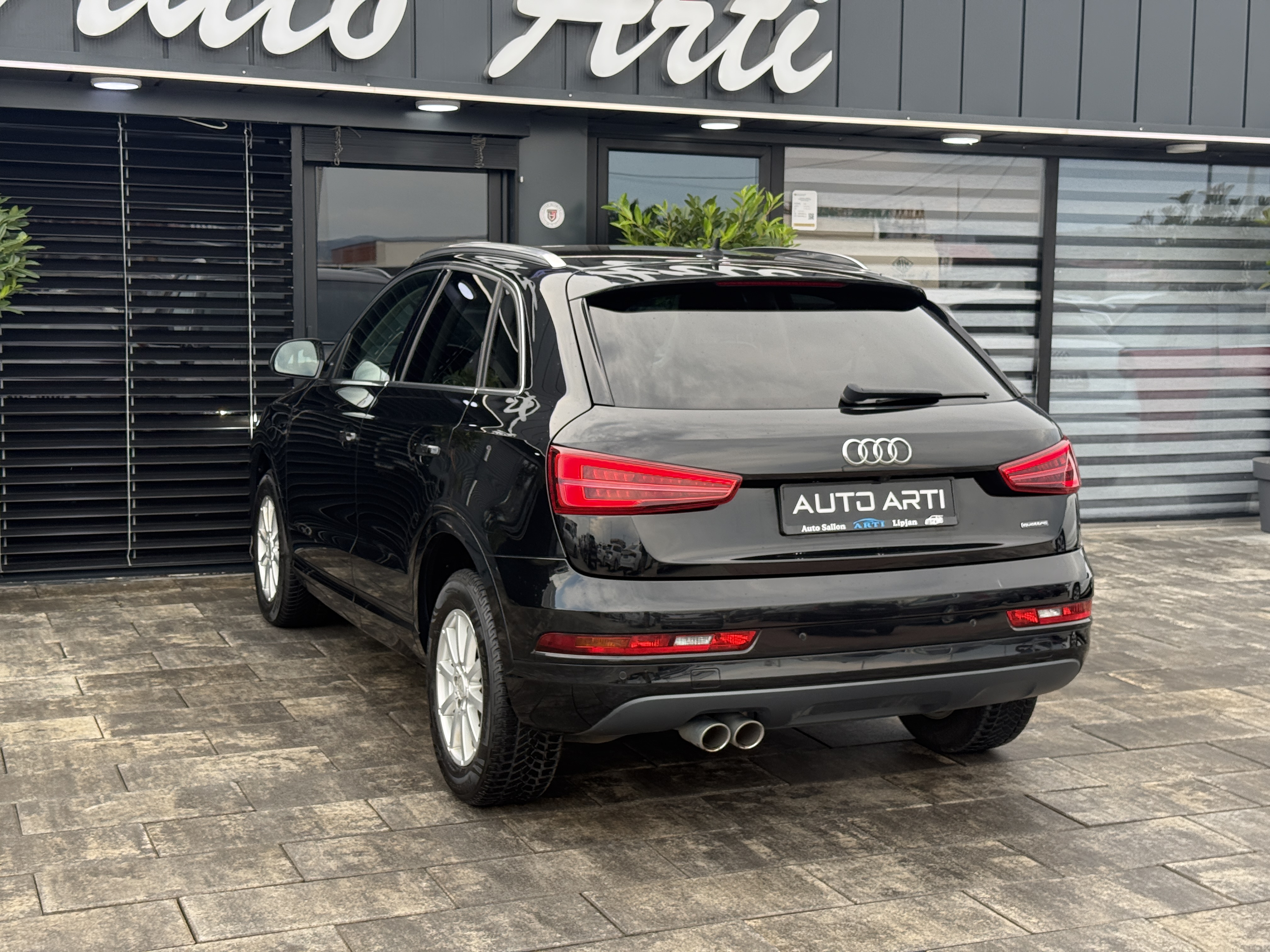 
								Audi Q3 2.0tdi full									