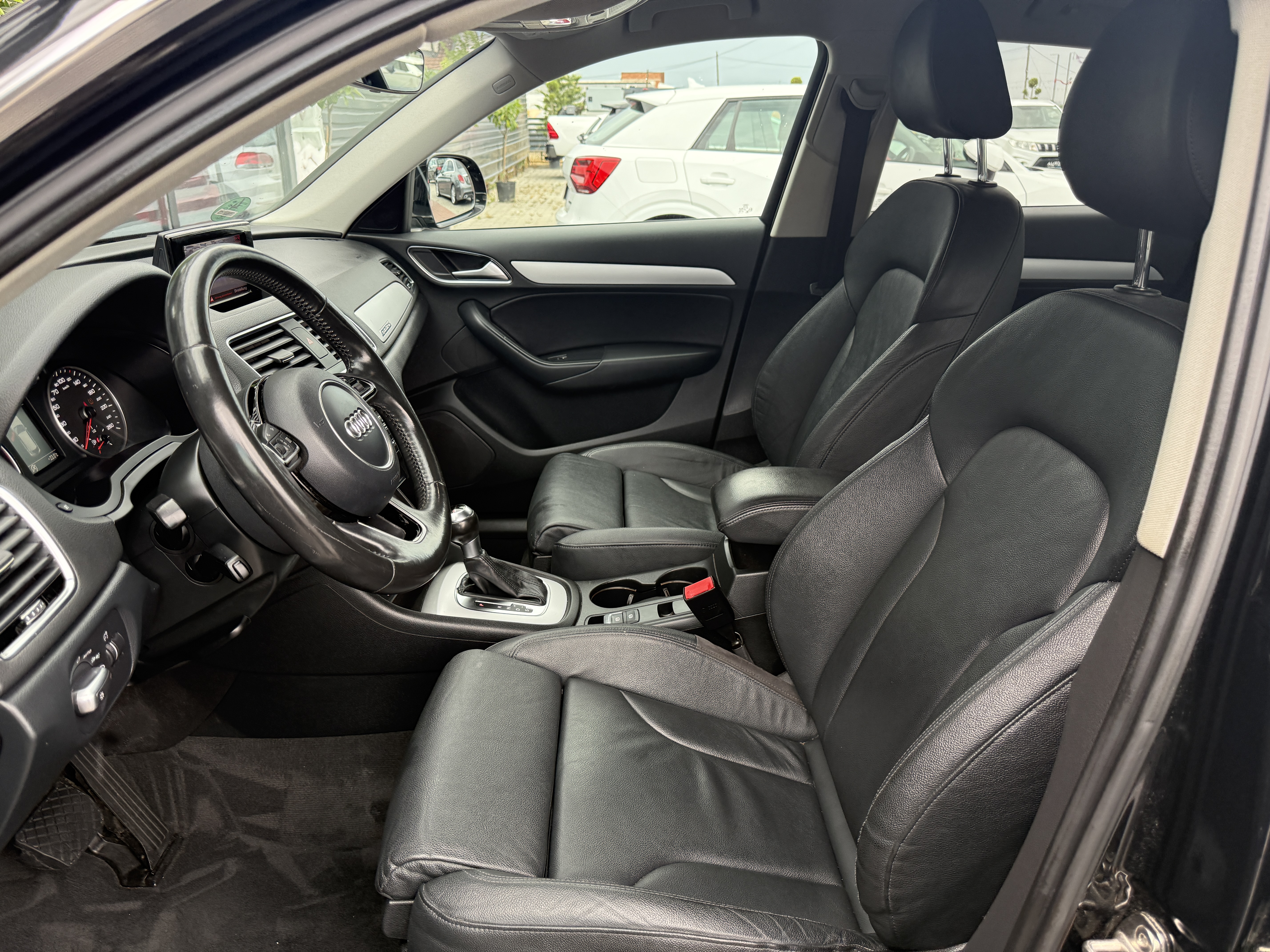 
								Audi Q3 2.0tdi full									