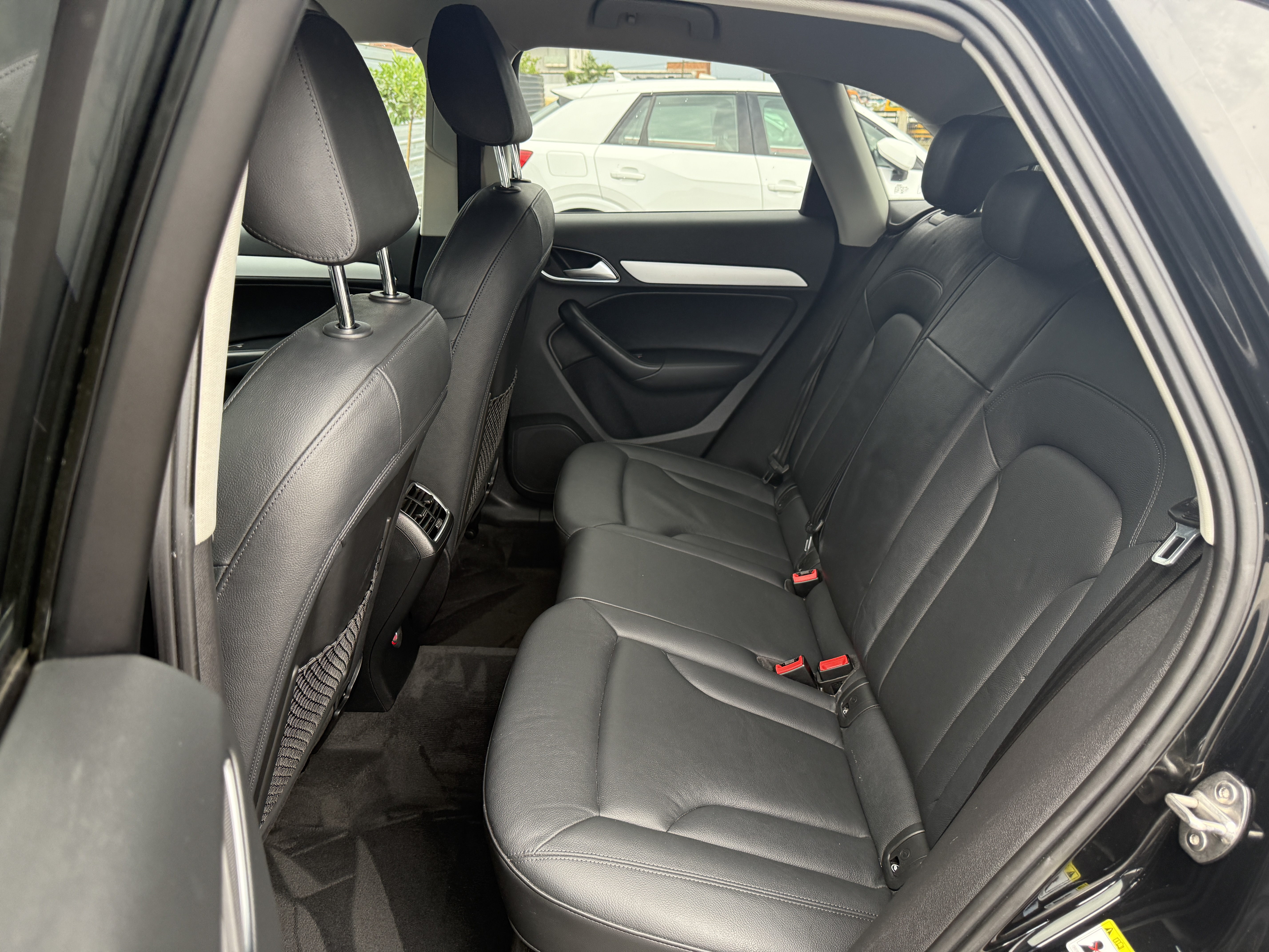 
								Audi Q3 2.0tdi full									