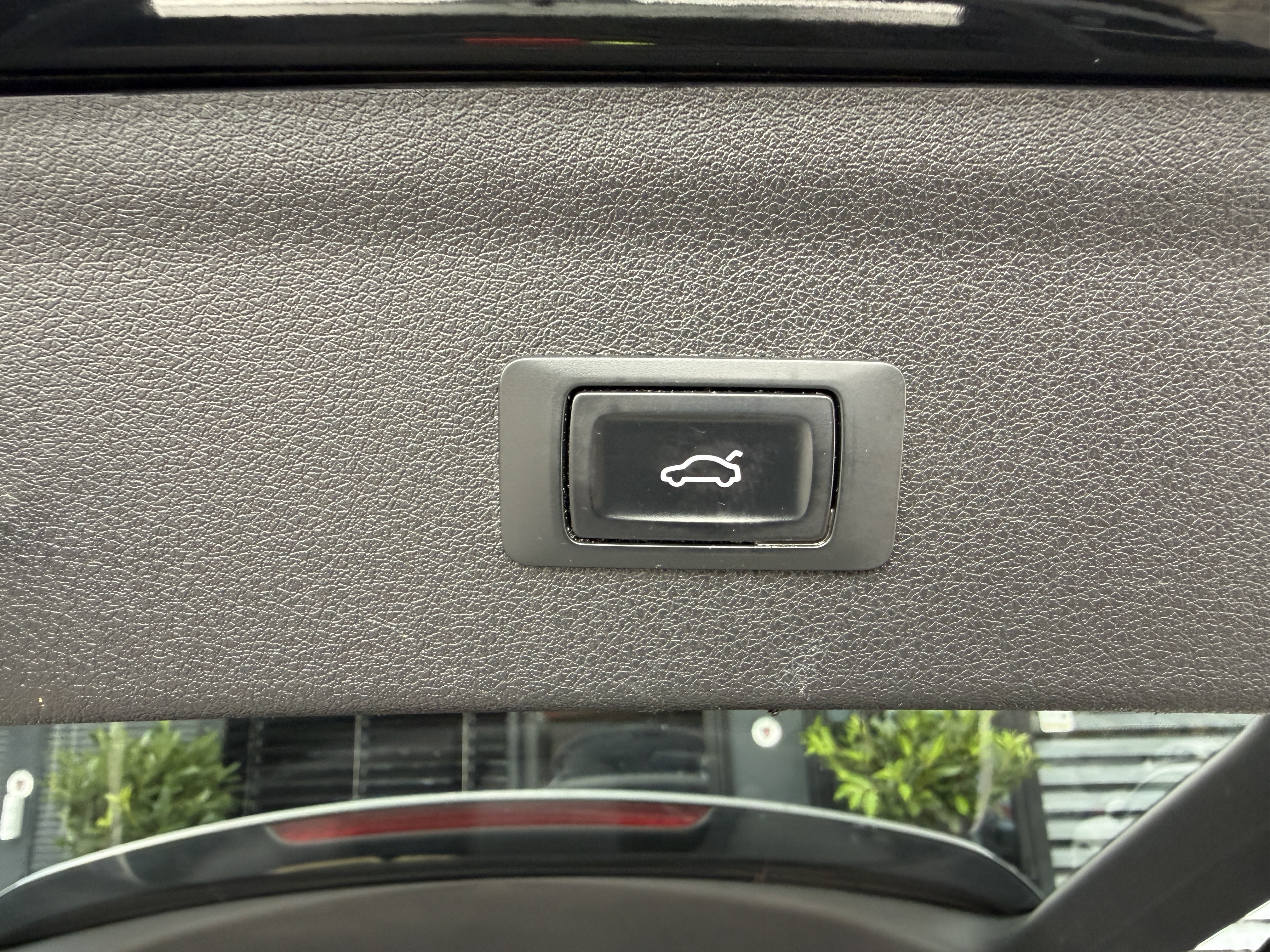 
								Audi Q3 2.0tdi full									