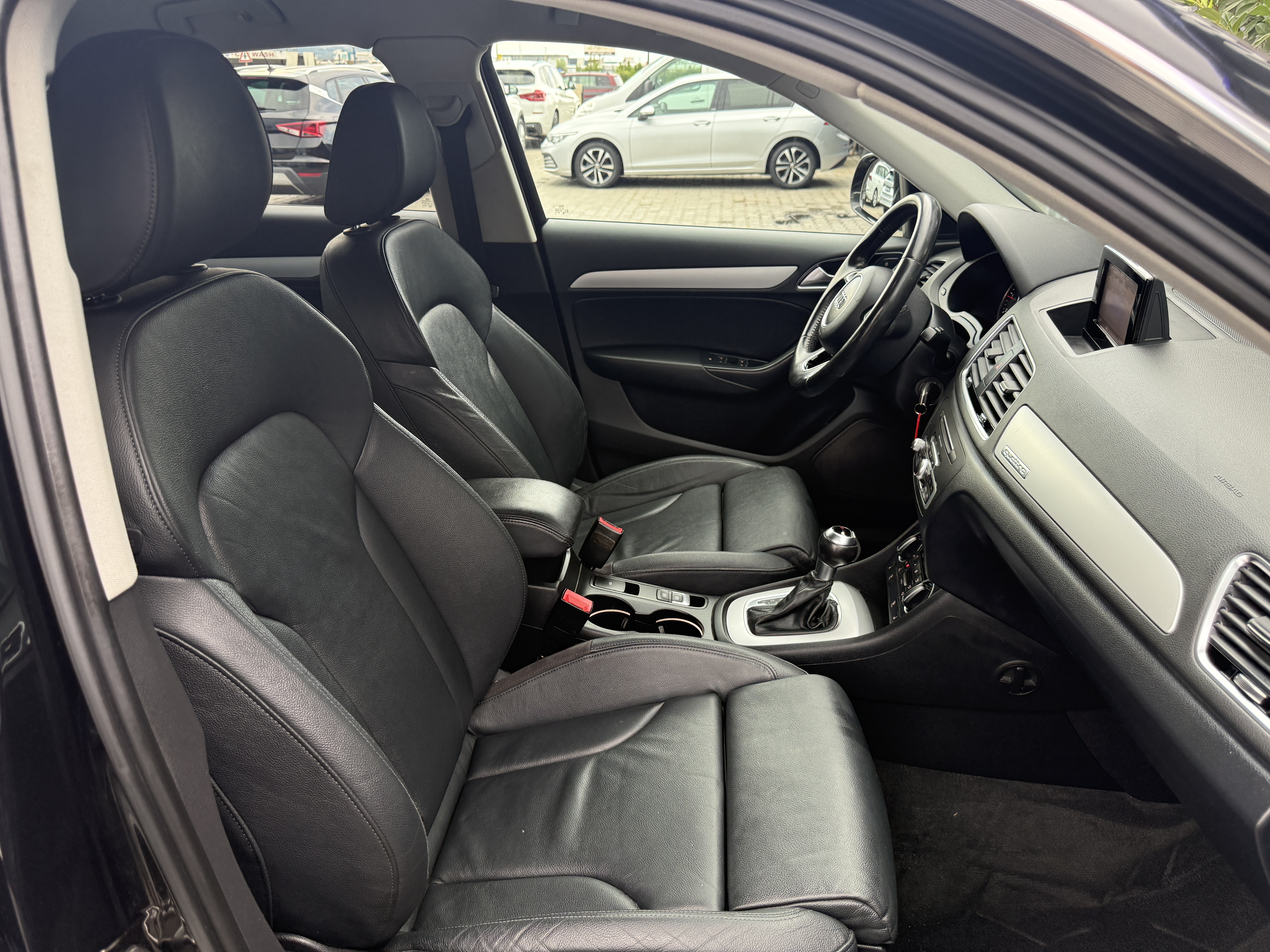 
								Audi Q3 2.0tdi full									