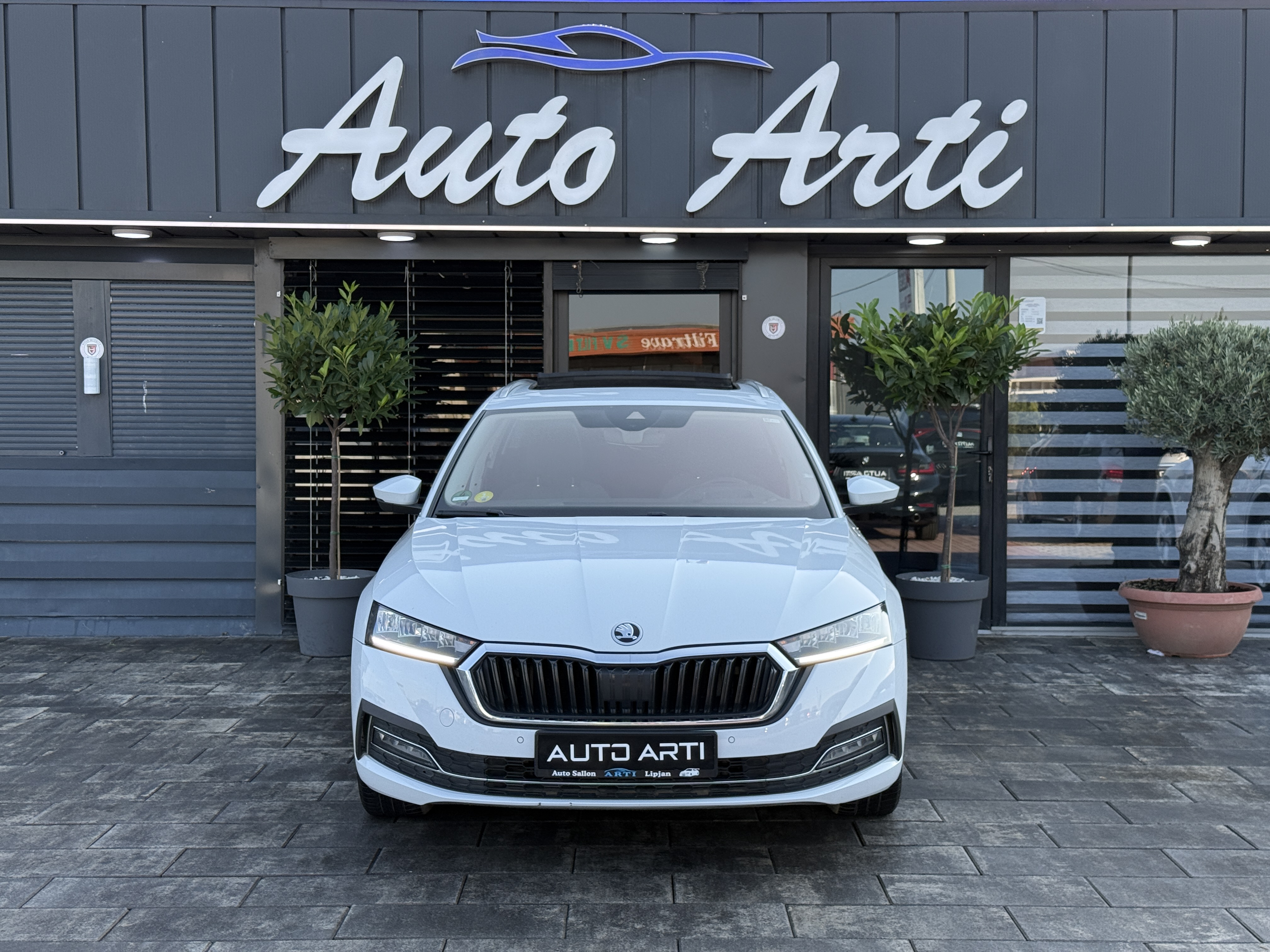 
								Skoda Octavia 2.0tdi full									