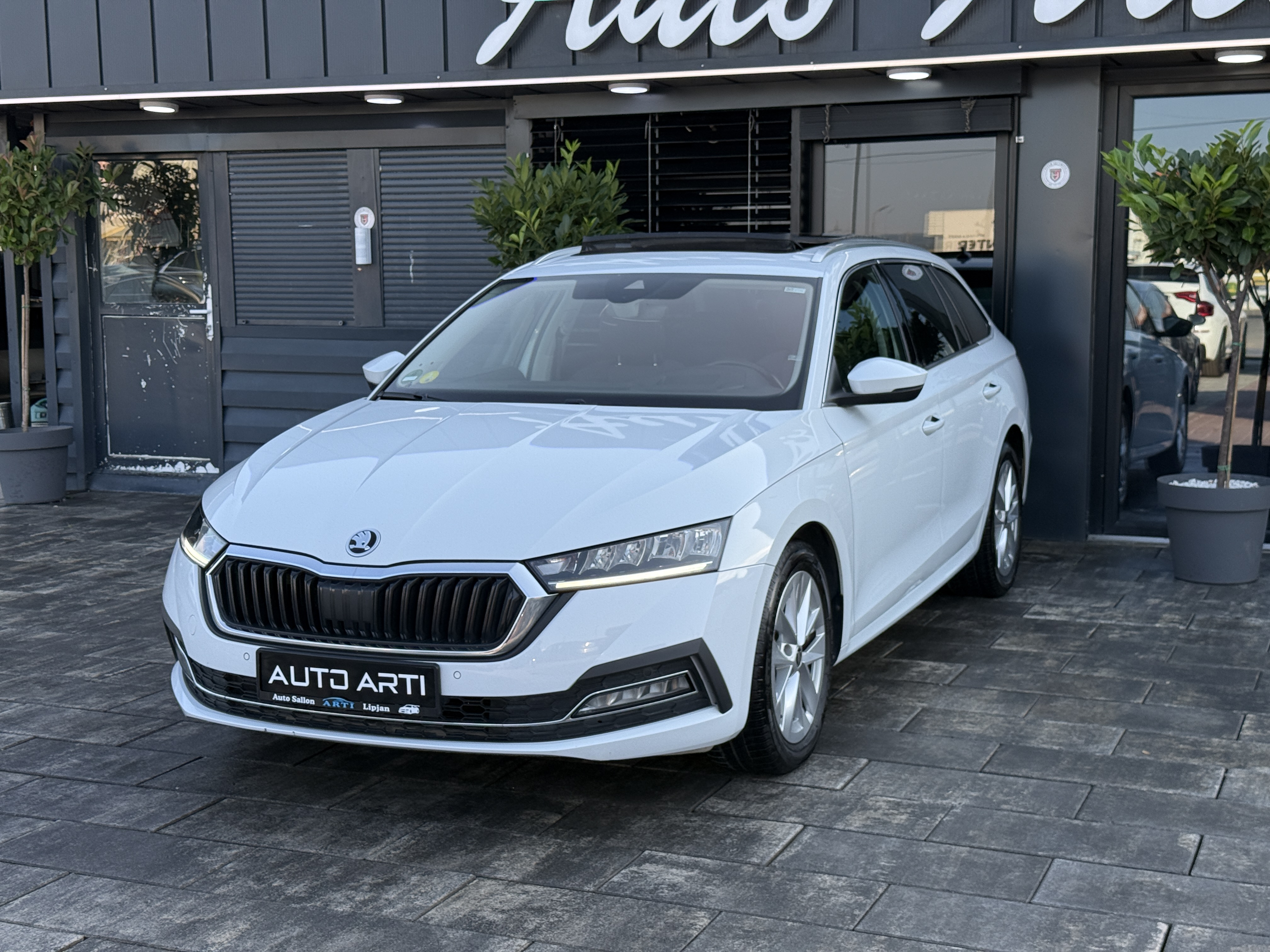 
								Skoda Octavia 2.0tdi full									