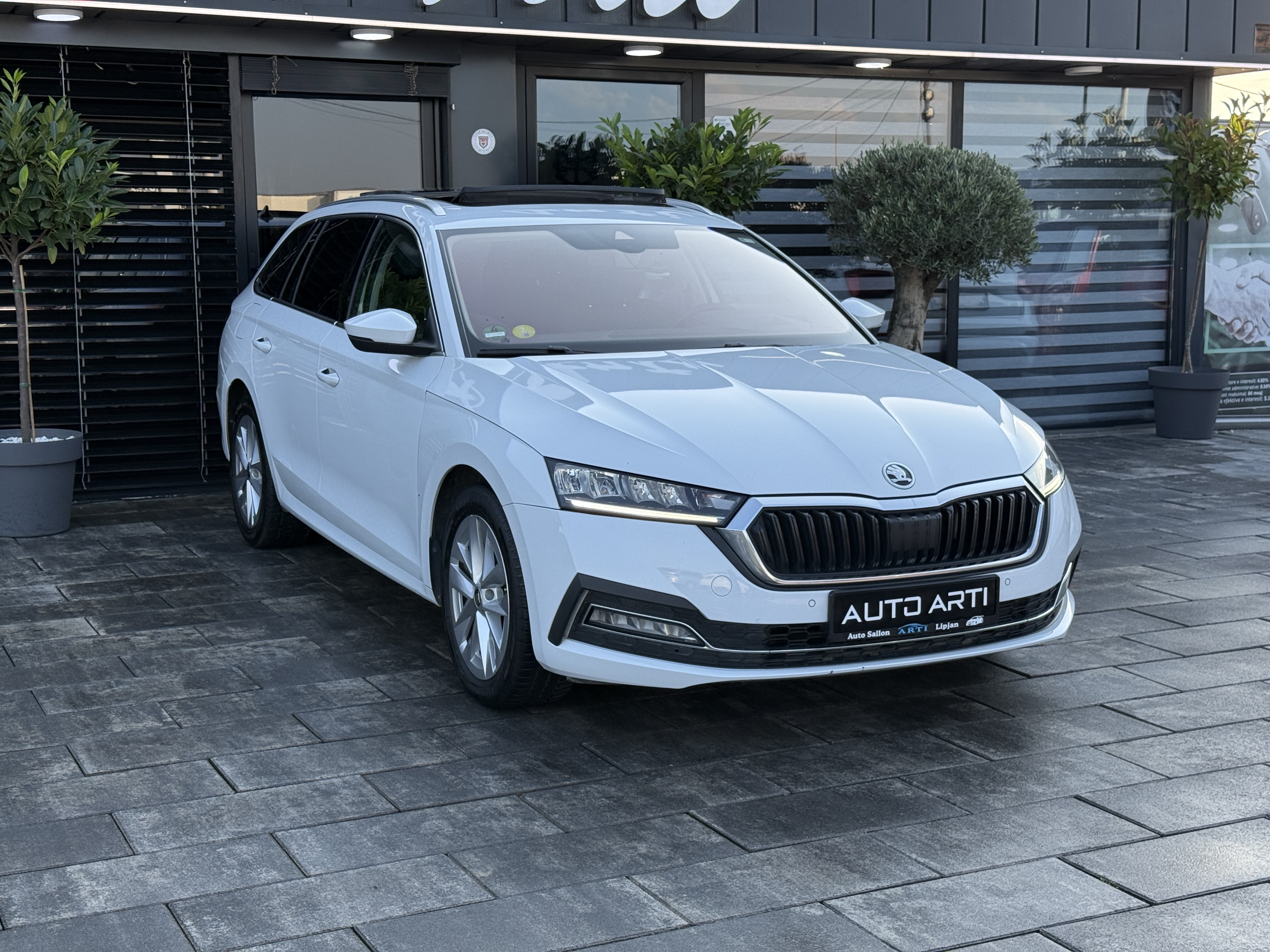 
								Skoda Octavia 2.0tdi full									