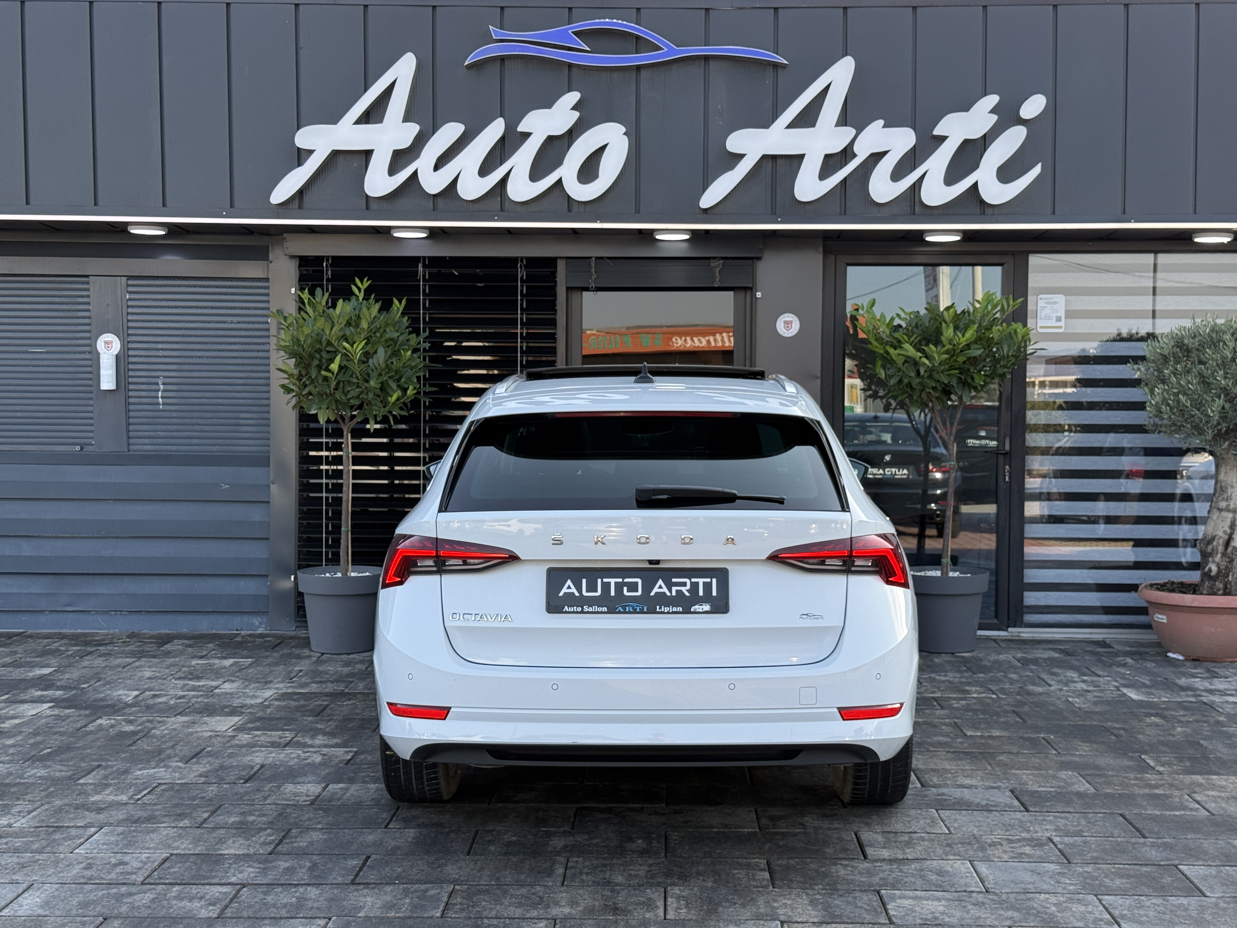
								Skoda Octavia 2.0tdi full									