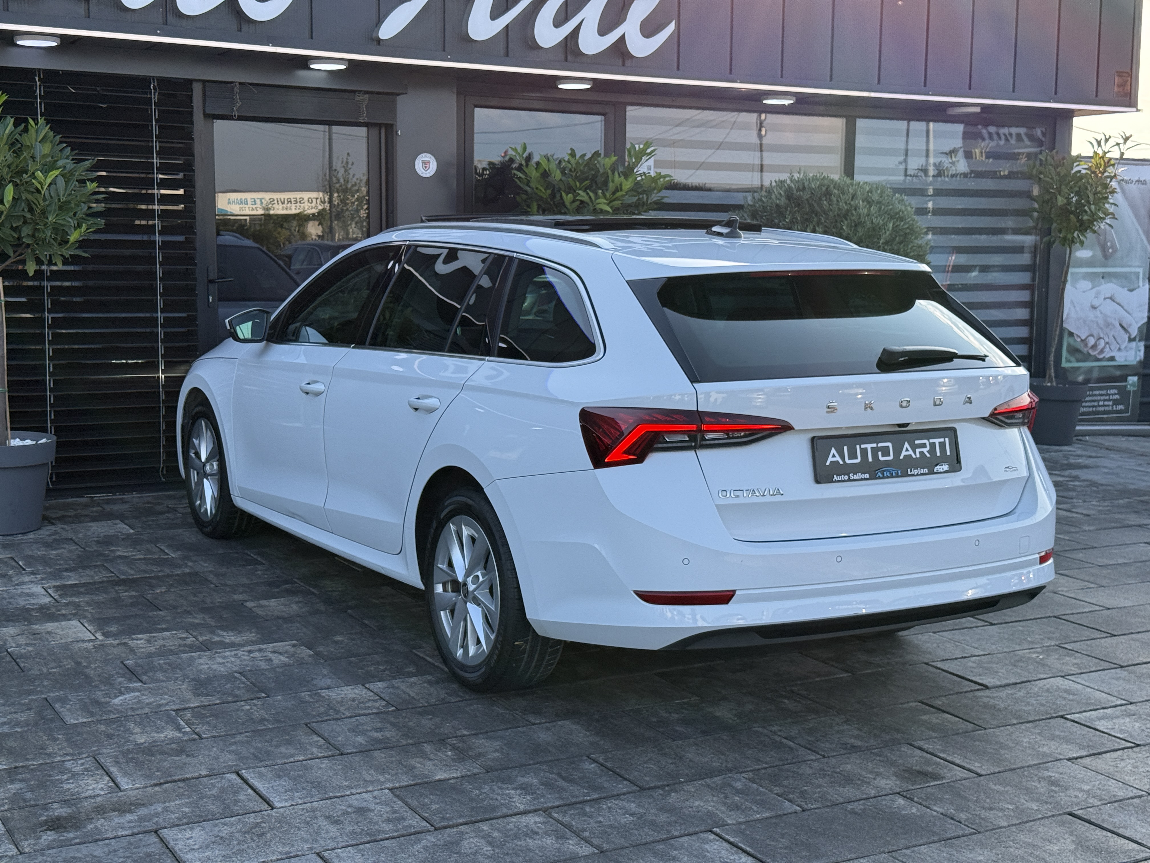 
								Skoda Octavia 2.0tdi full									