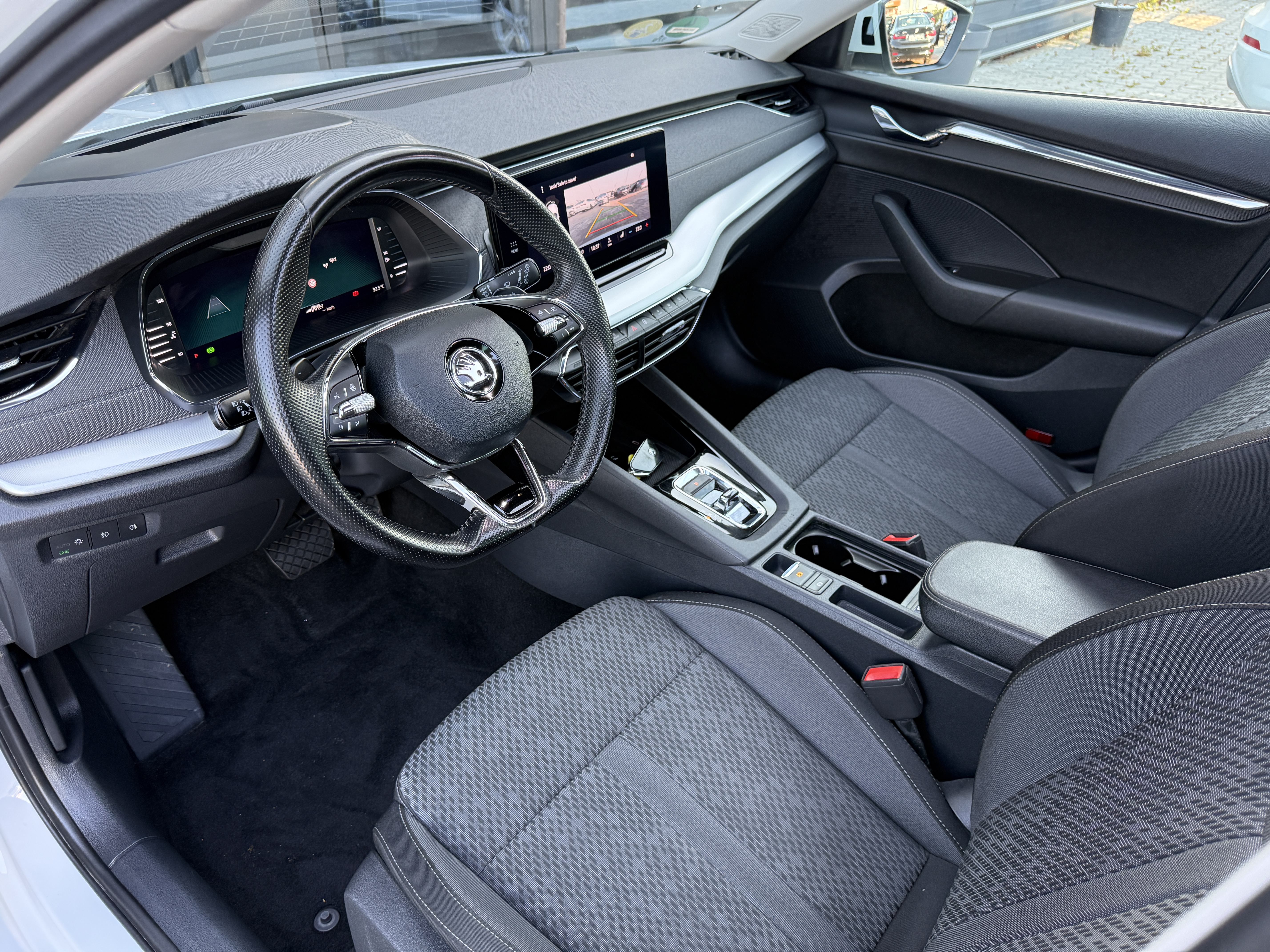 
								Skoda Octavia 2.0tdi full									