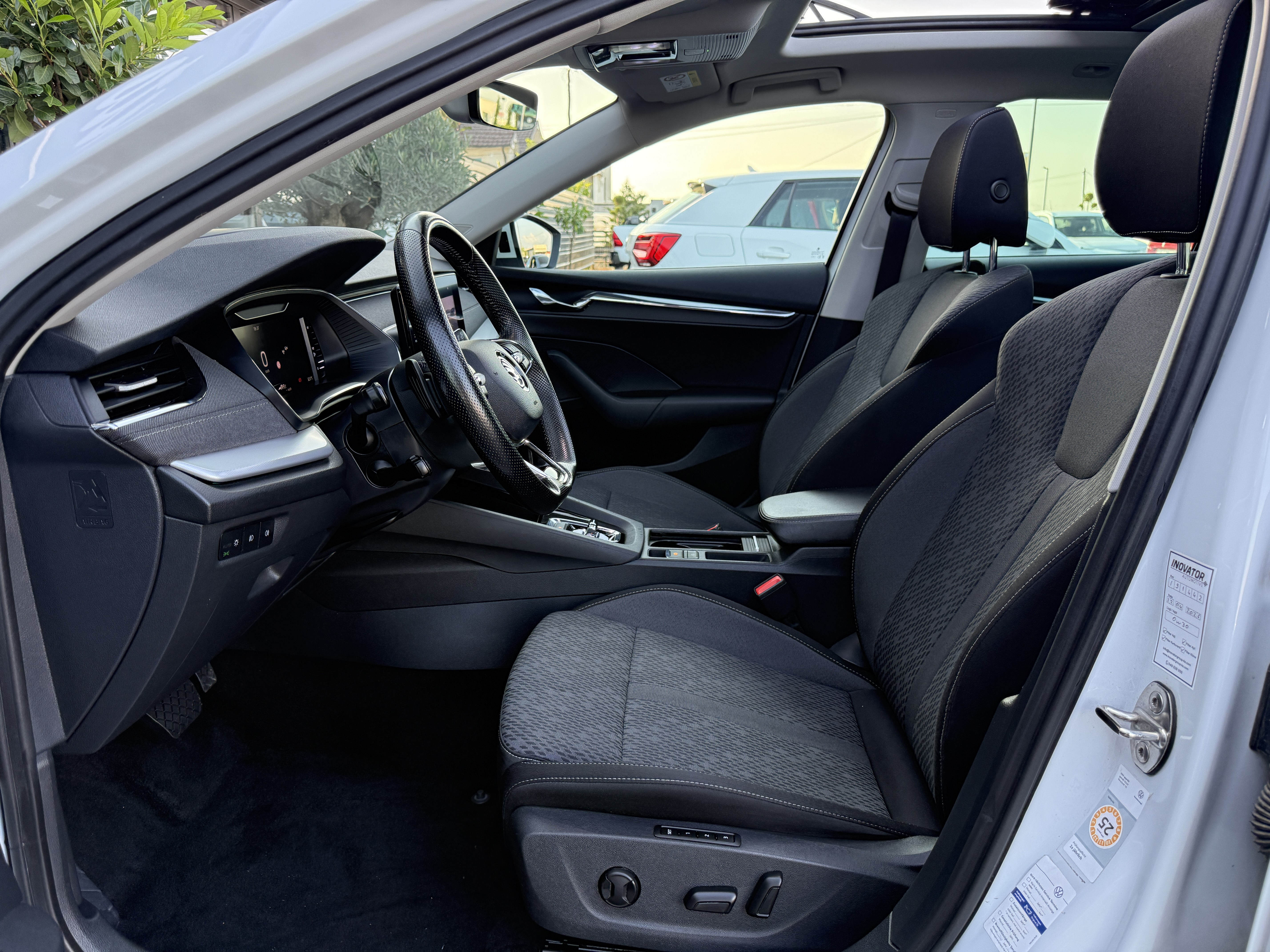 
								Skoda Octavia 2.0tdi full									