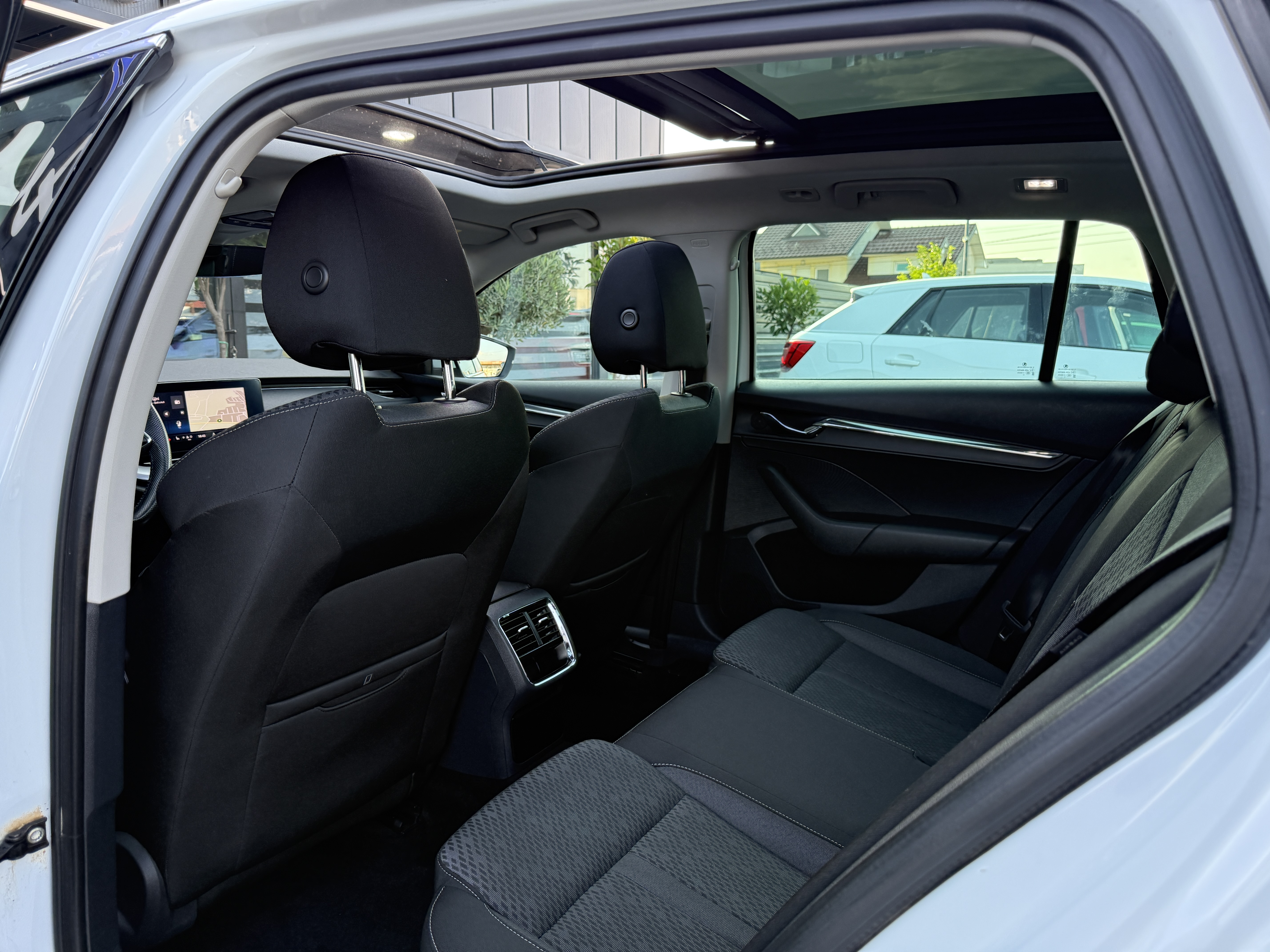 
								Skoda Octavia 2.0tdi full									