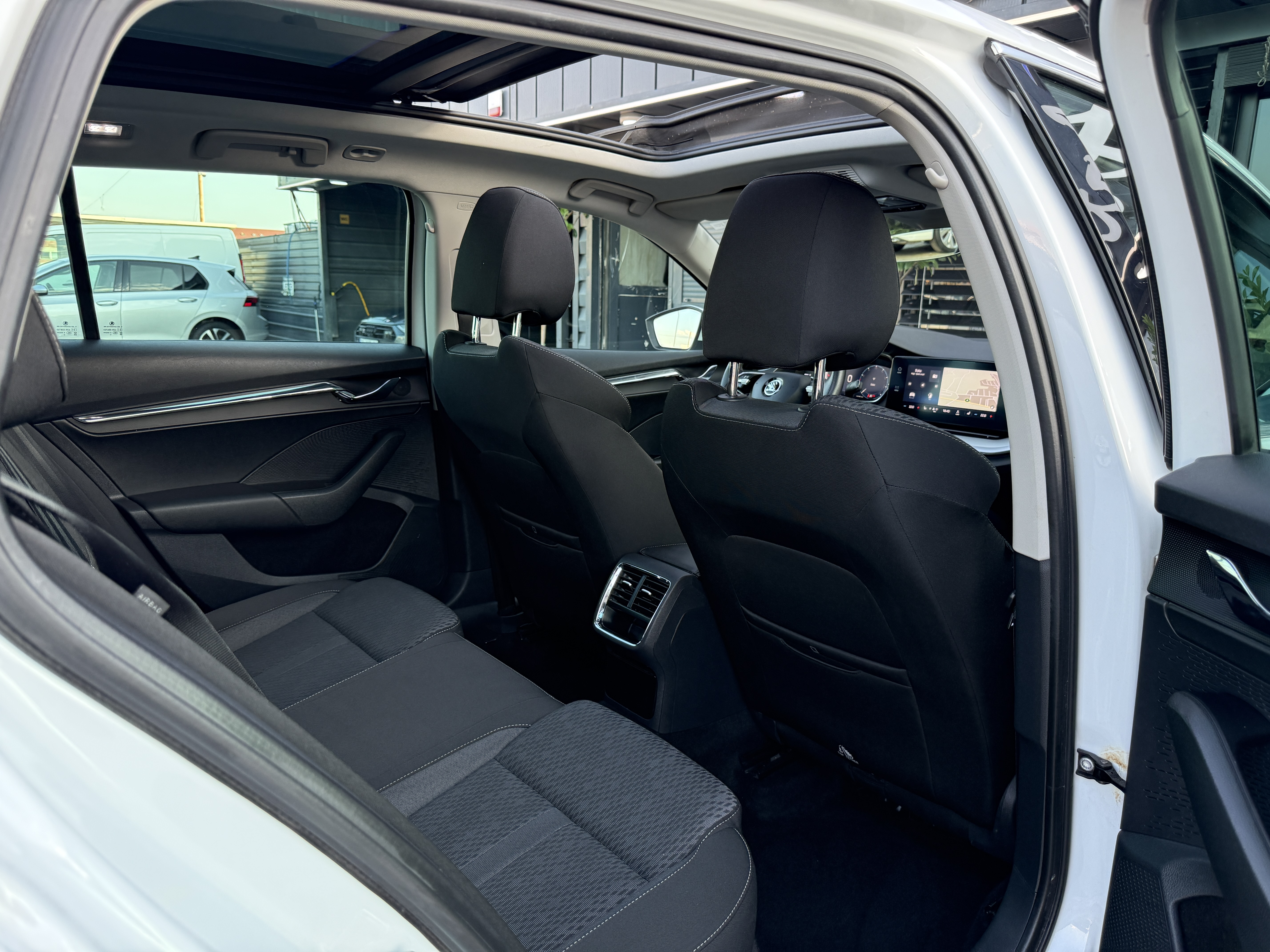 
								Skoda Octavia 2.0tdi full									